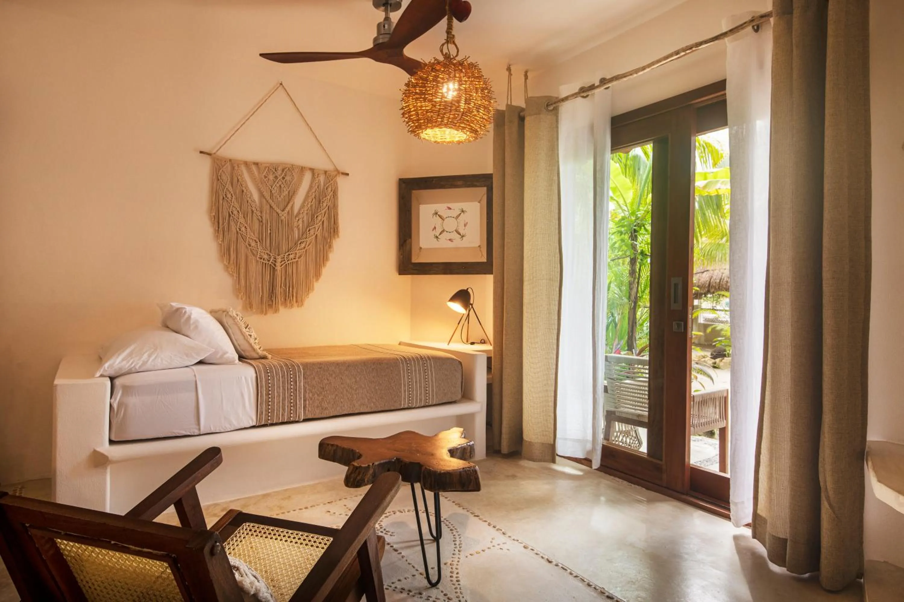 Bed in El Corazón Boutique Hotel - Adults Only with Beach Club pass included