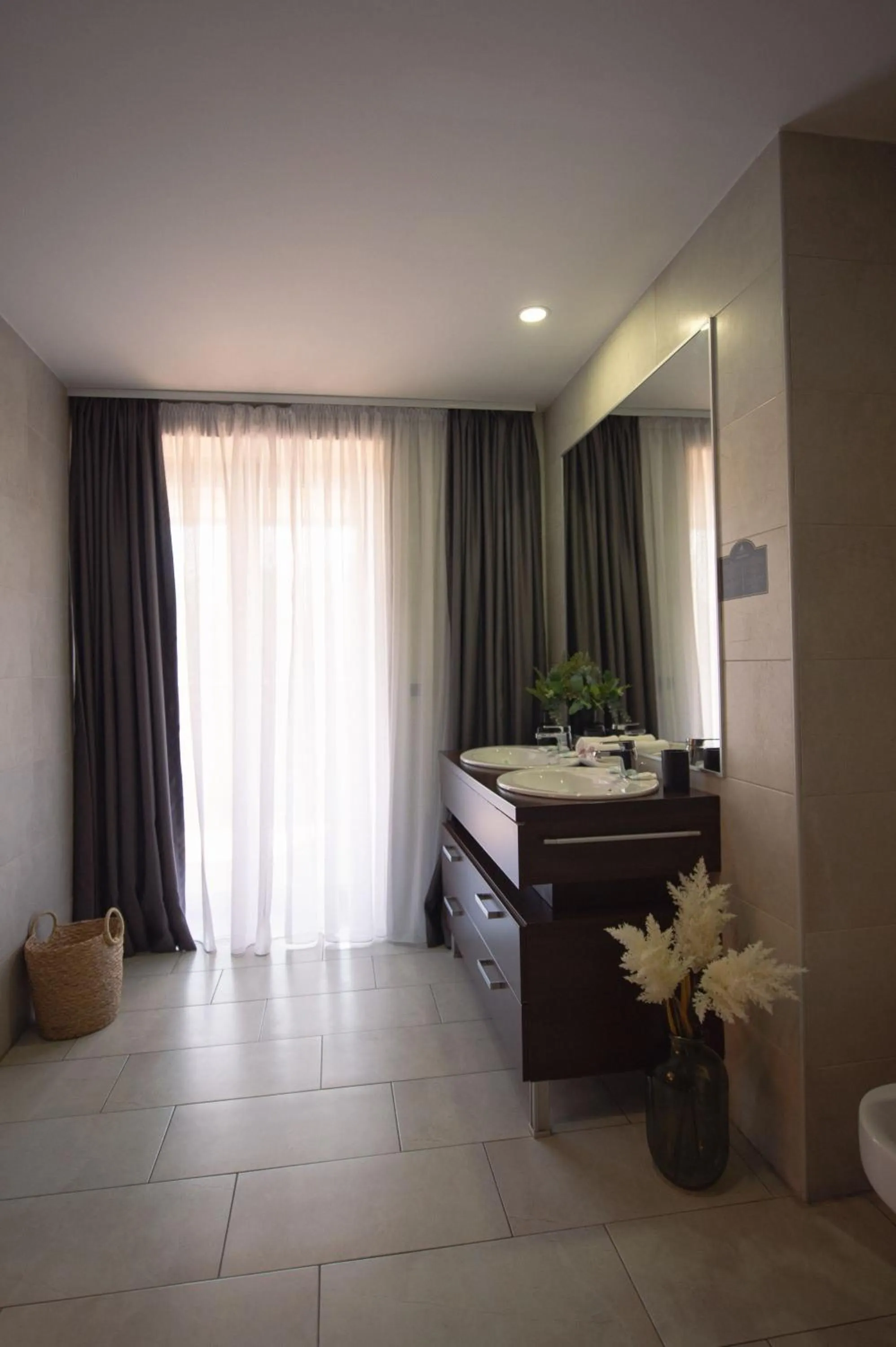 Bathroom, Bed in Silver Mountain Resort & Spa