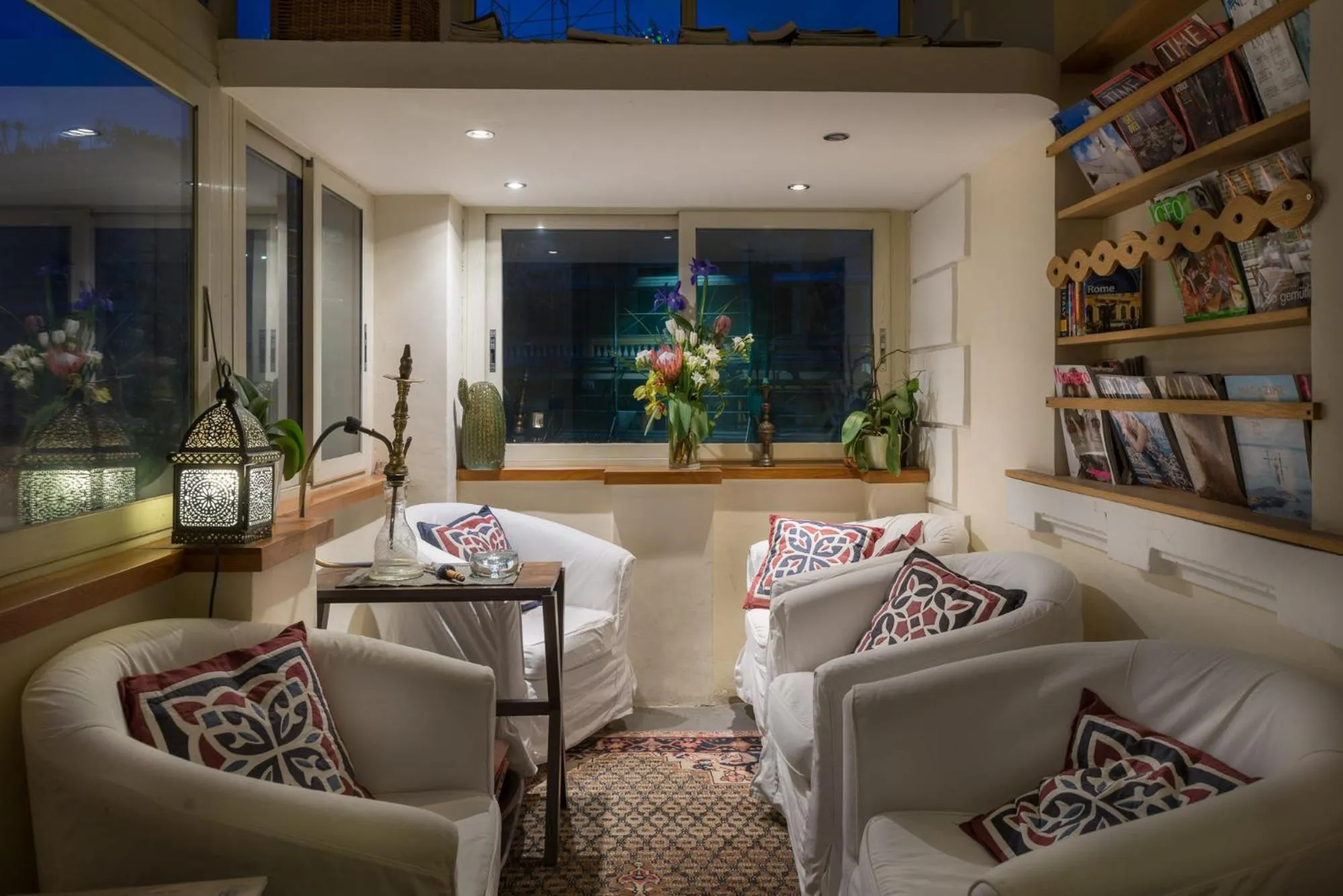 Lounge or bar in Palm Gallery Hotel