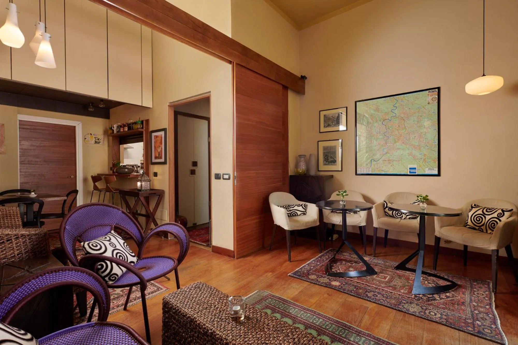 Restaurant/places to eat in Palm Gallery Hotel