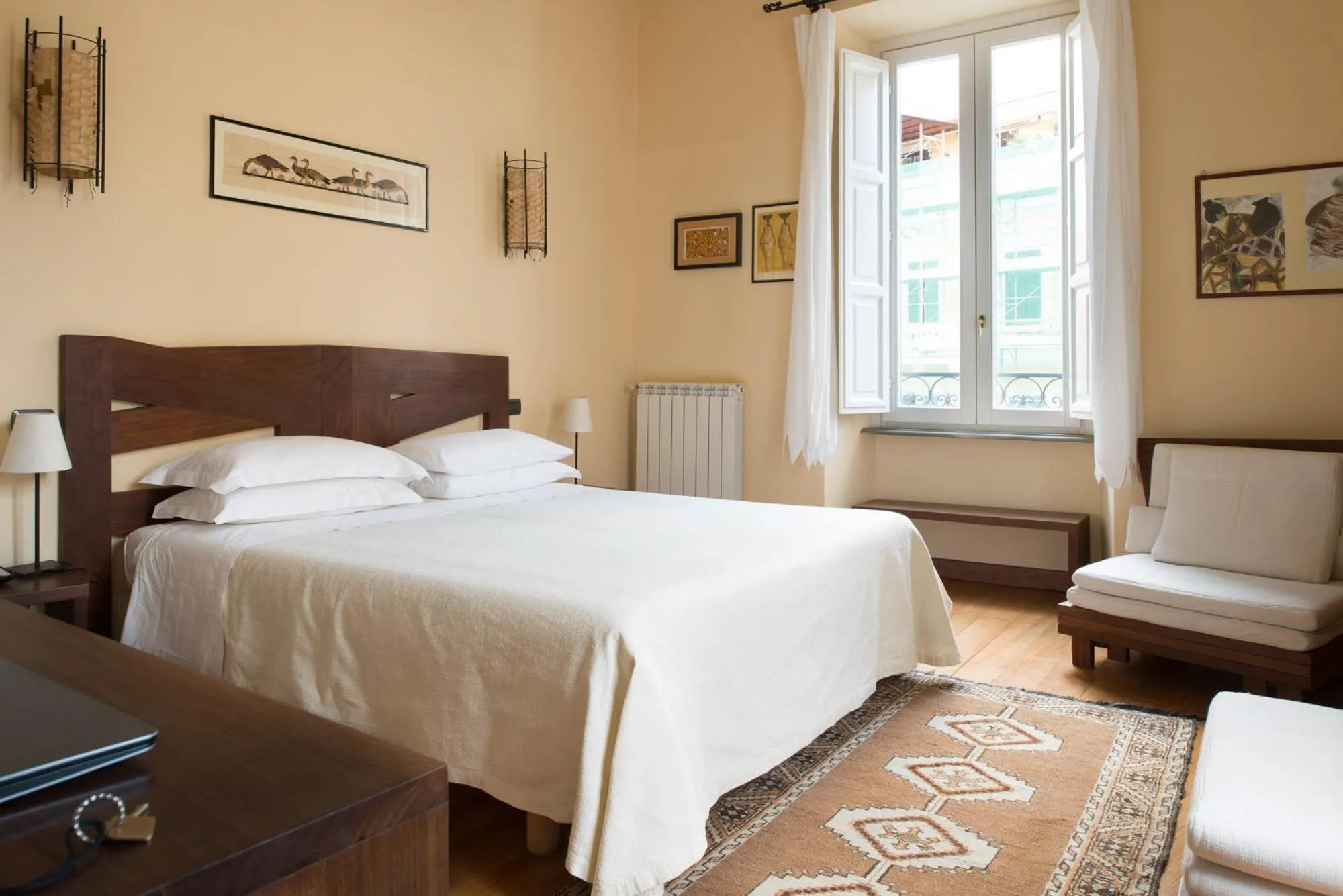 Bedroom, Bed in Palm Gallery Hotel