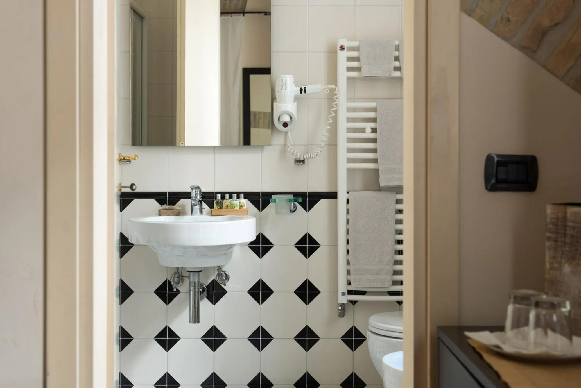 Bathroom in Palm Gallery Hotel