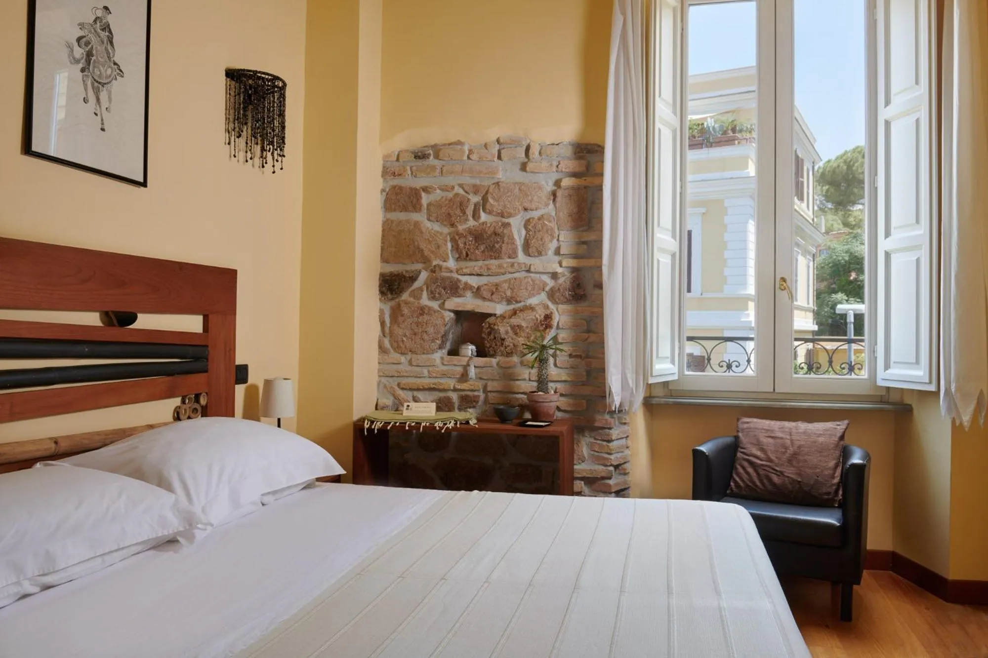 Bedroom, Bed in Palm Gallery Hotel