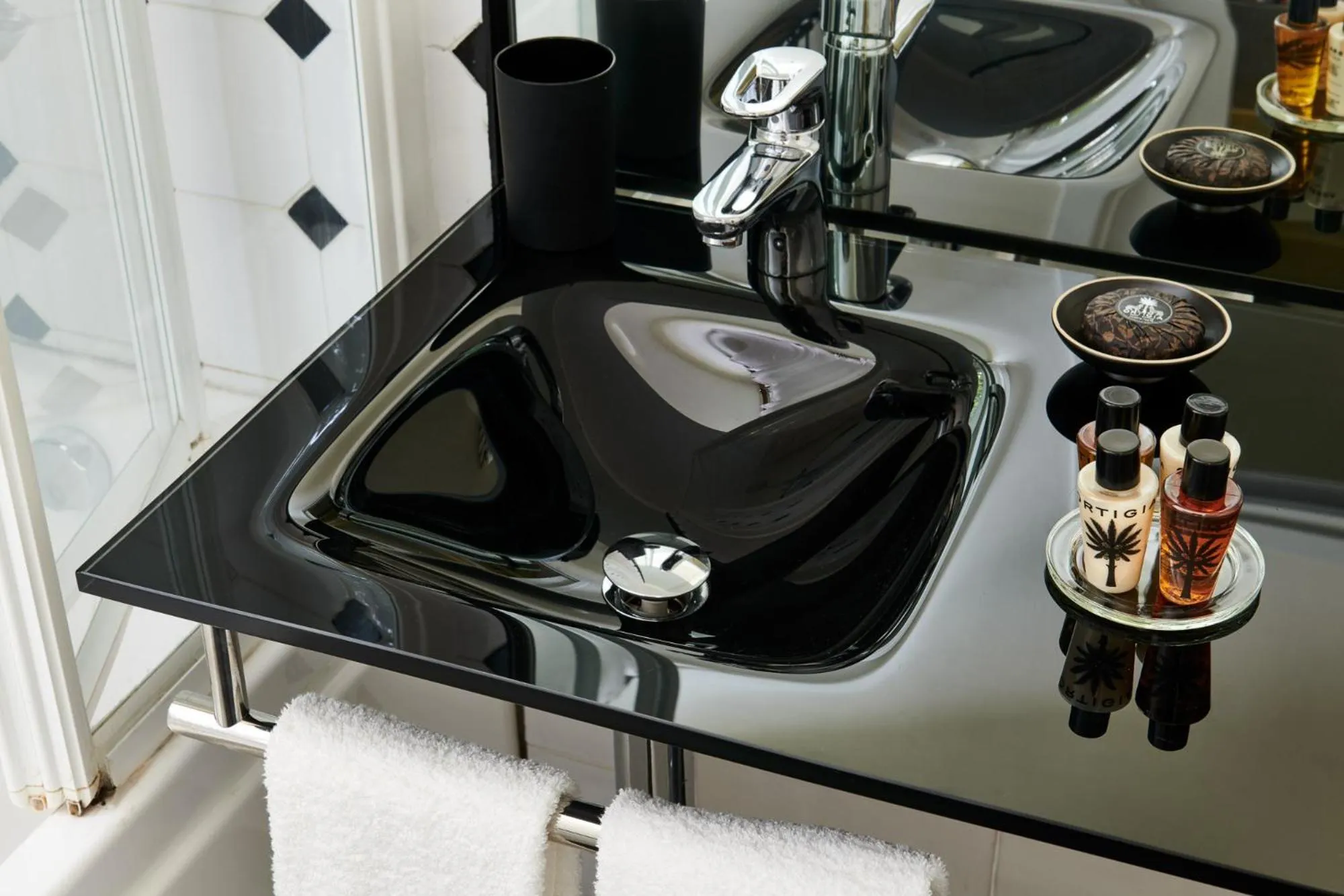 Bathroom in Palm Gallery Hotel