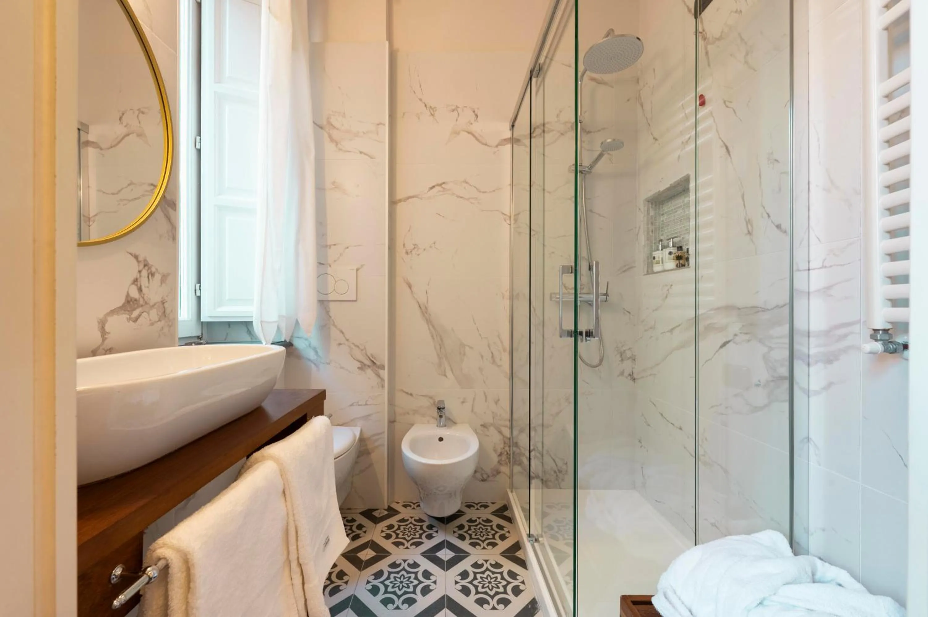 Bathroom in Palm Gallery Hotel