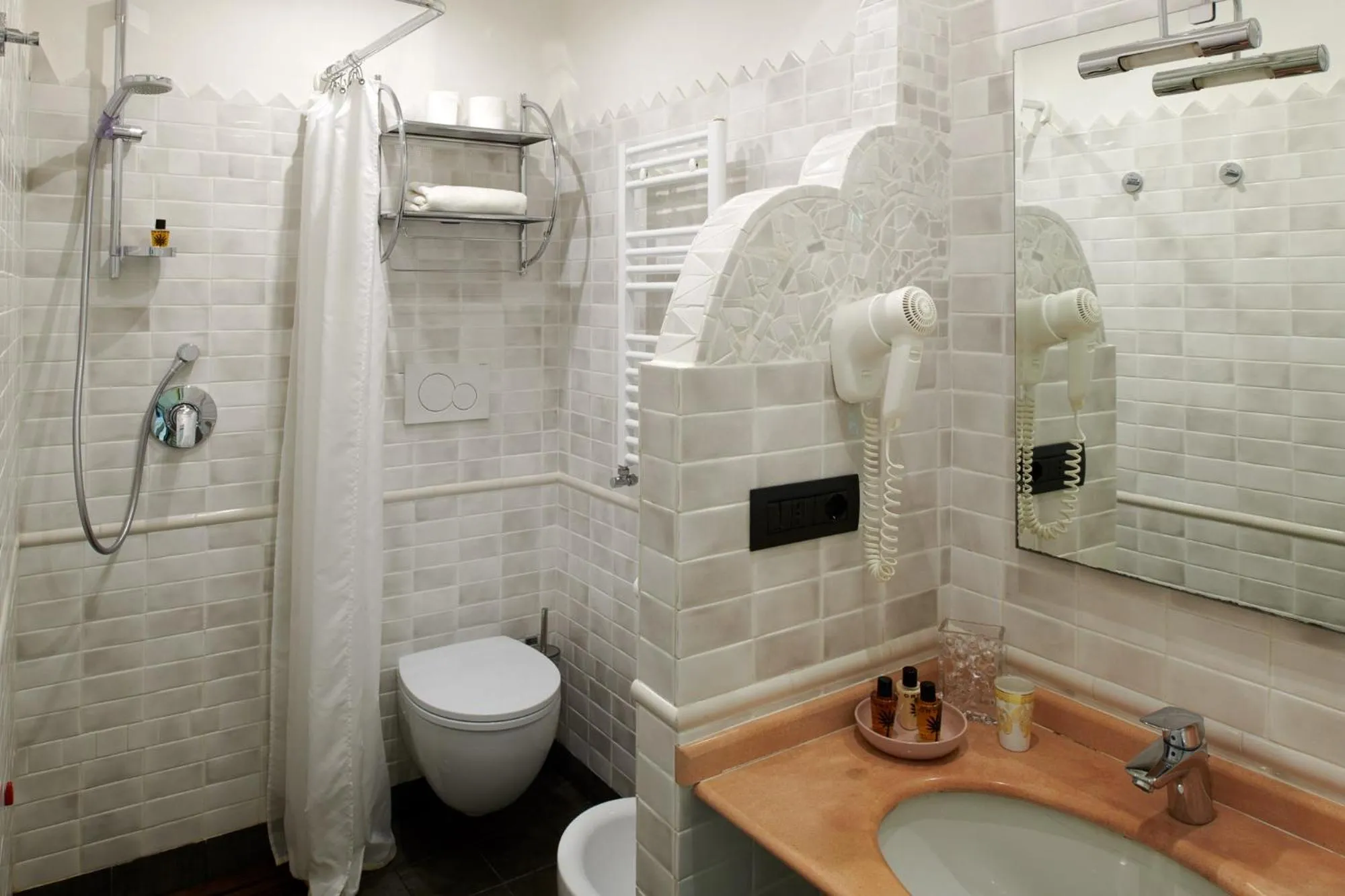 Bathroom in Palm Gallery Hotel