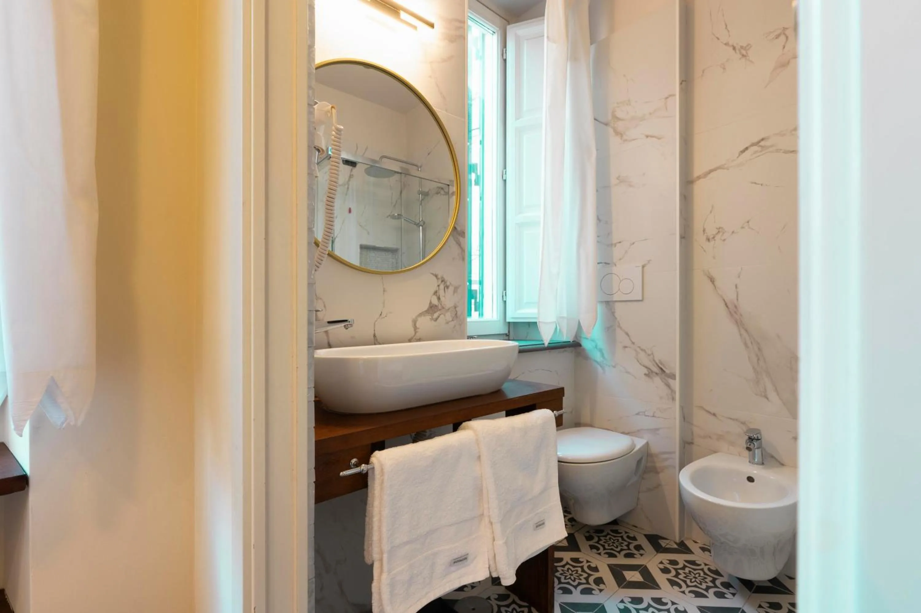 Bathroom in Palm Gallery Hotel