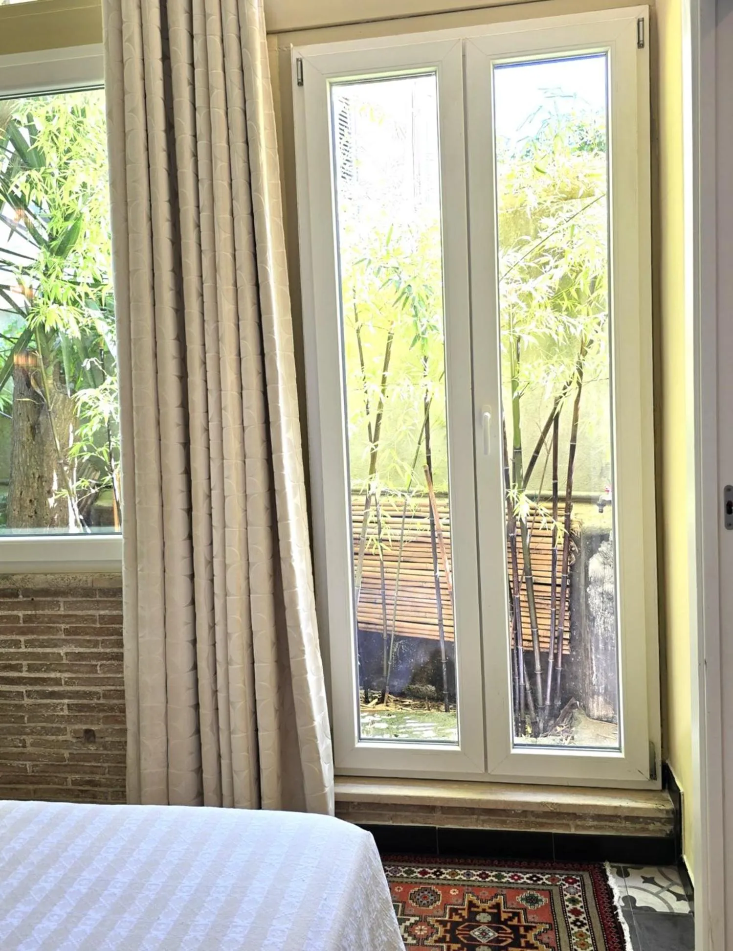 View (from property/room), Bed in Palm Gallery Hotel