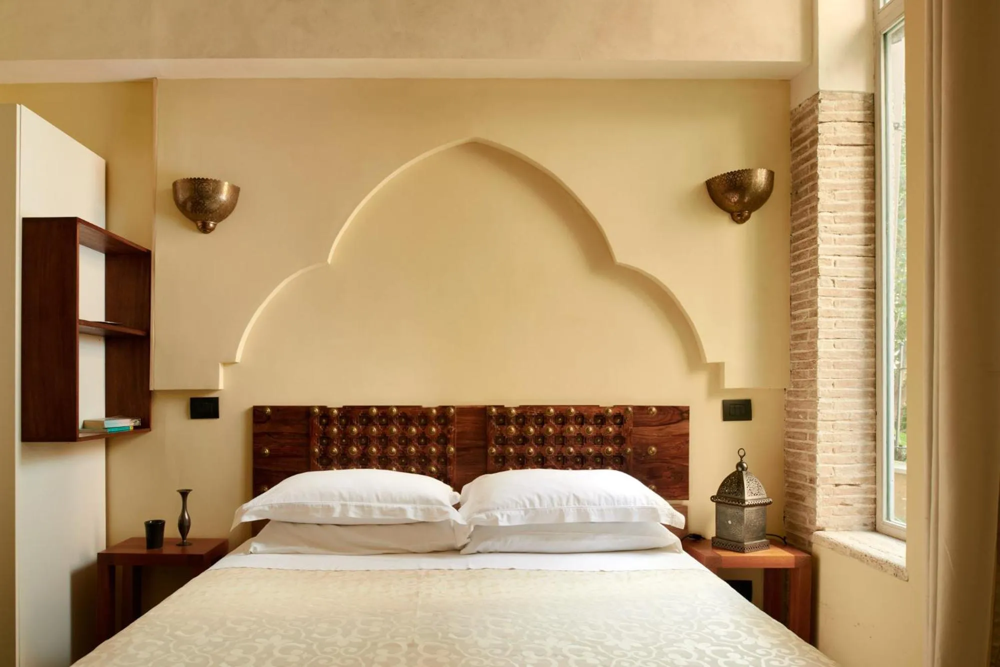 Bed in Palm Gallery Hotel