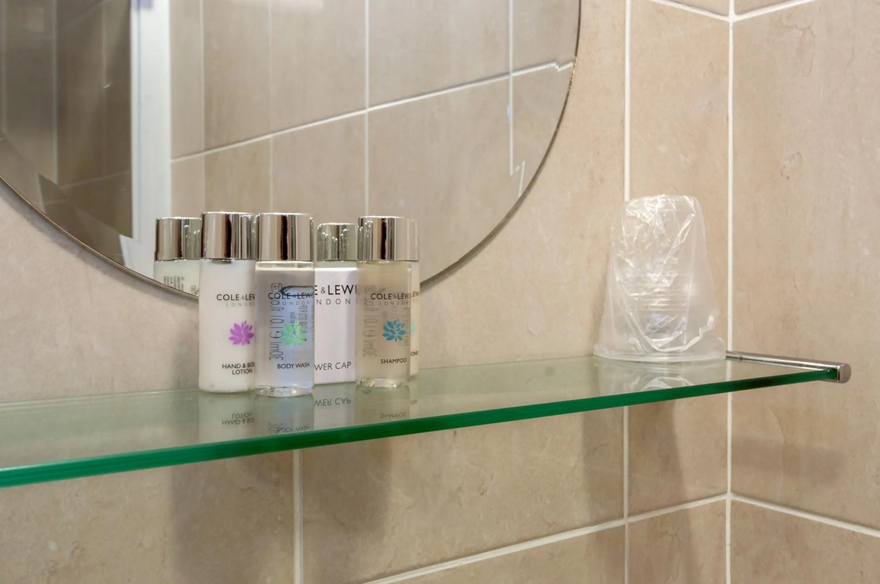 Bathroom in Stoneleigh Hotel