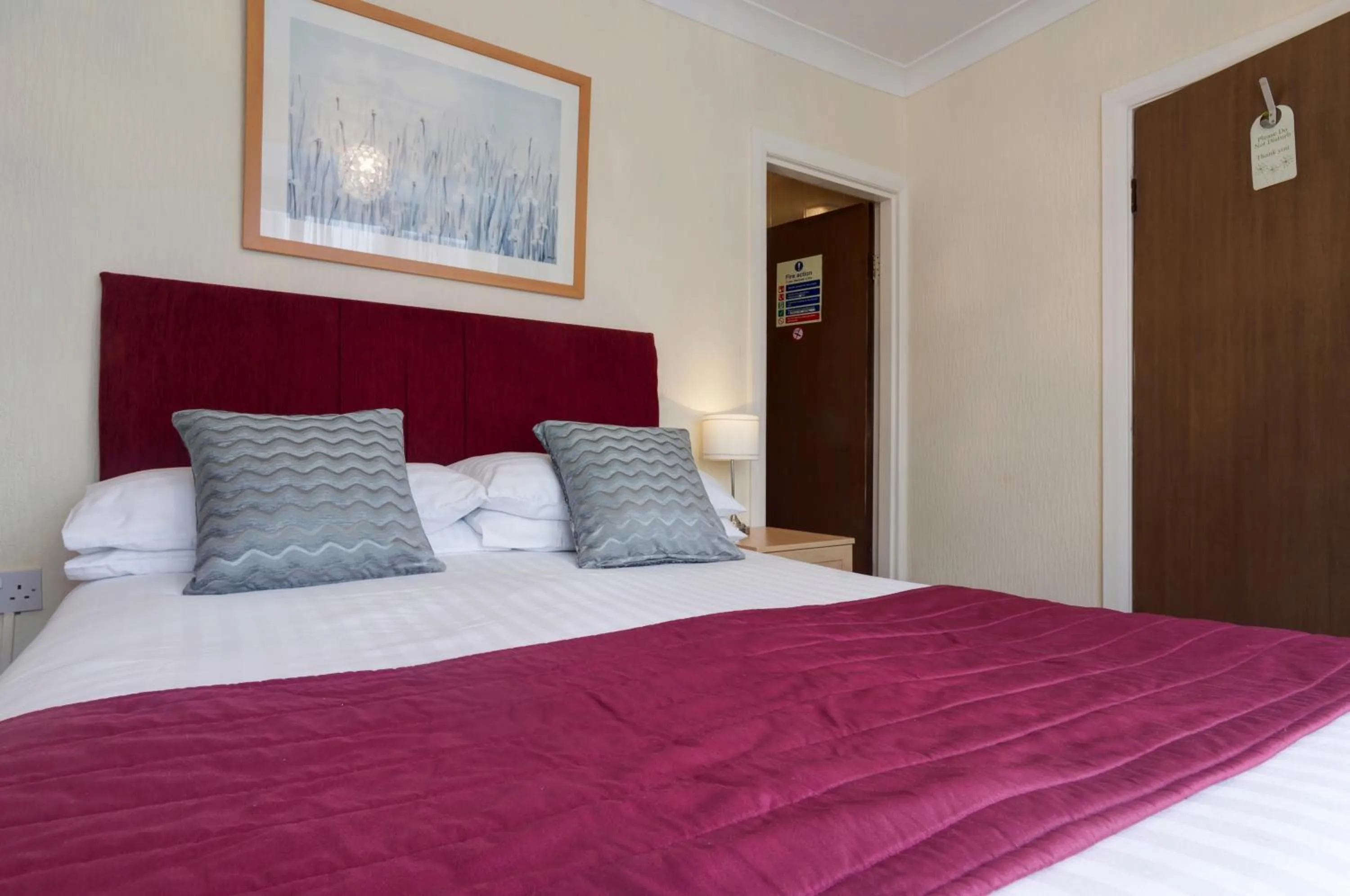 Bedroom in Stoneleigh Hotel