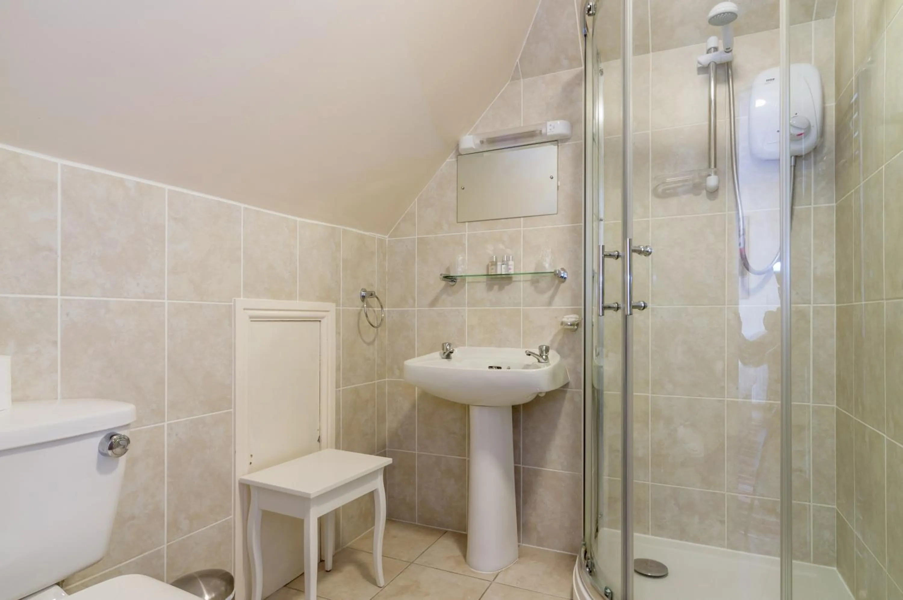 Bathroom in Stoneleigh Hotel