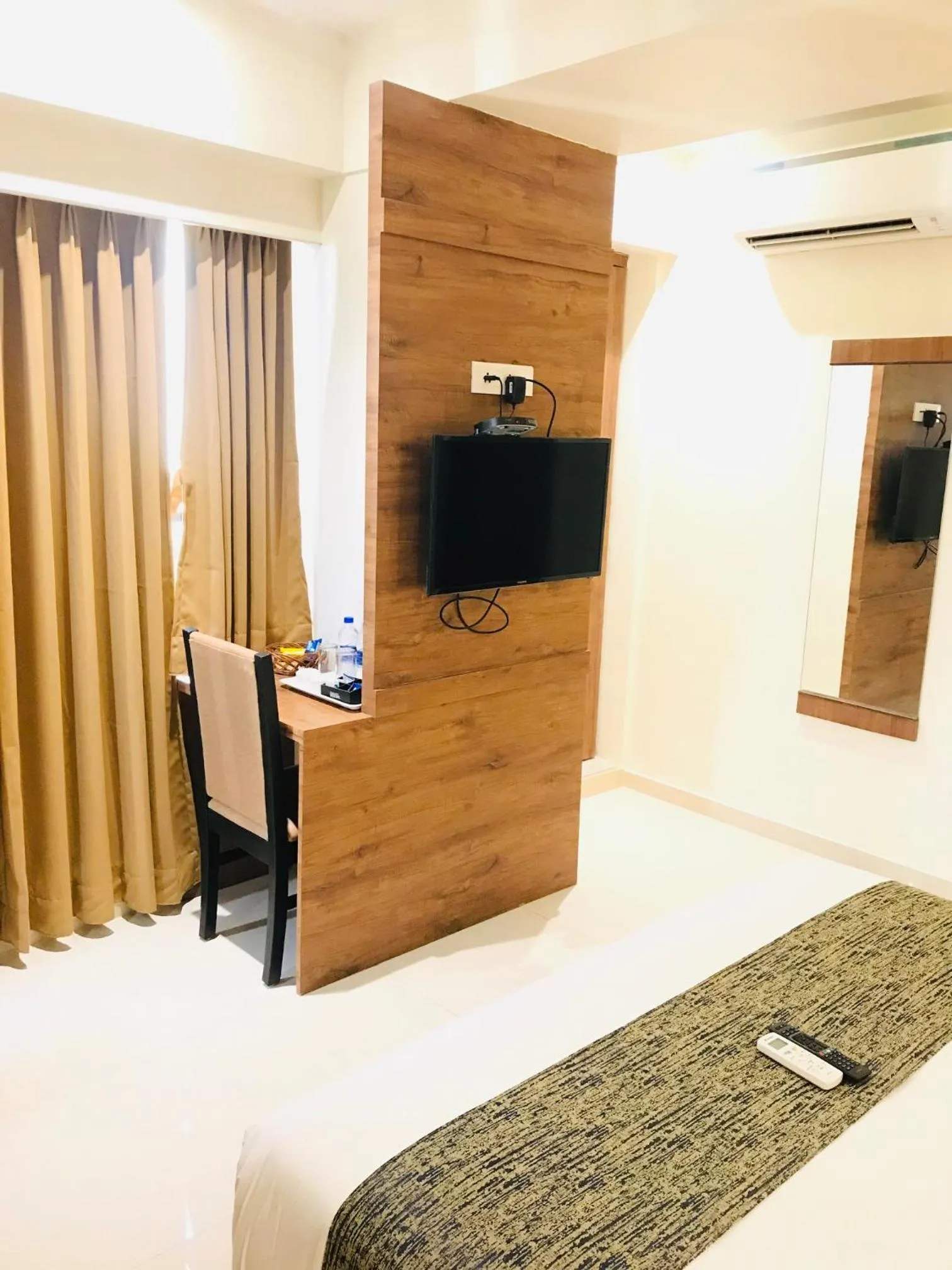 TV and multimedia, Bed in Hotel West Blue