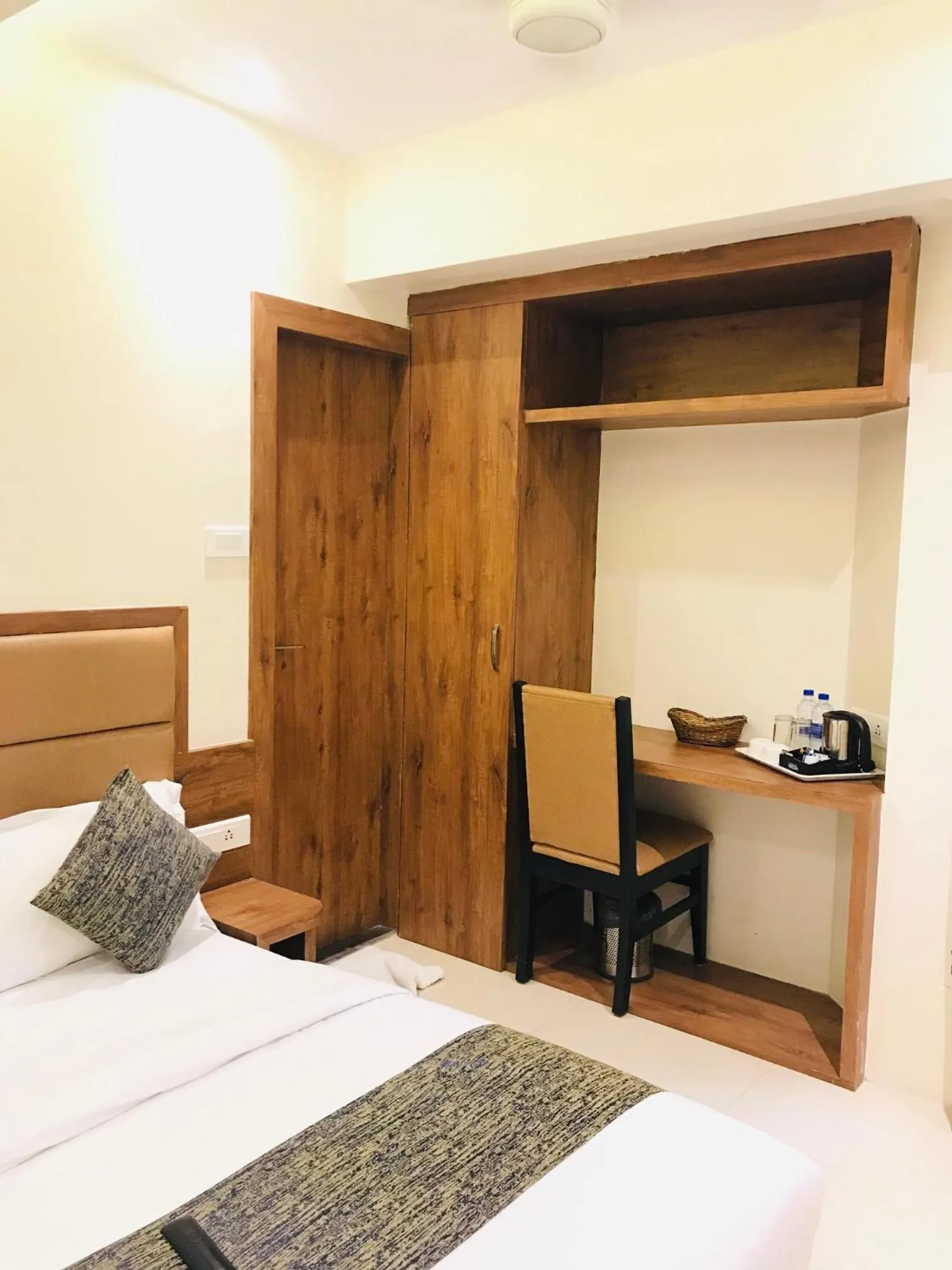 Coffee/tea facilities, Bed in Hotel West Blue