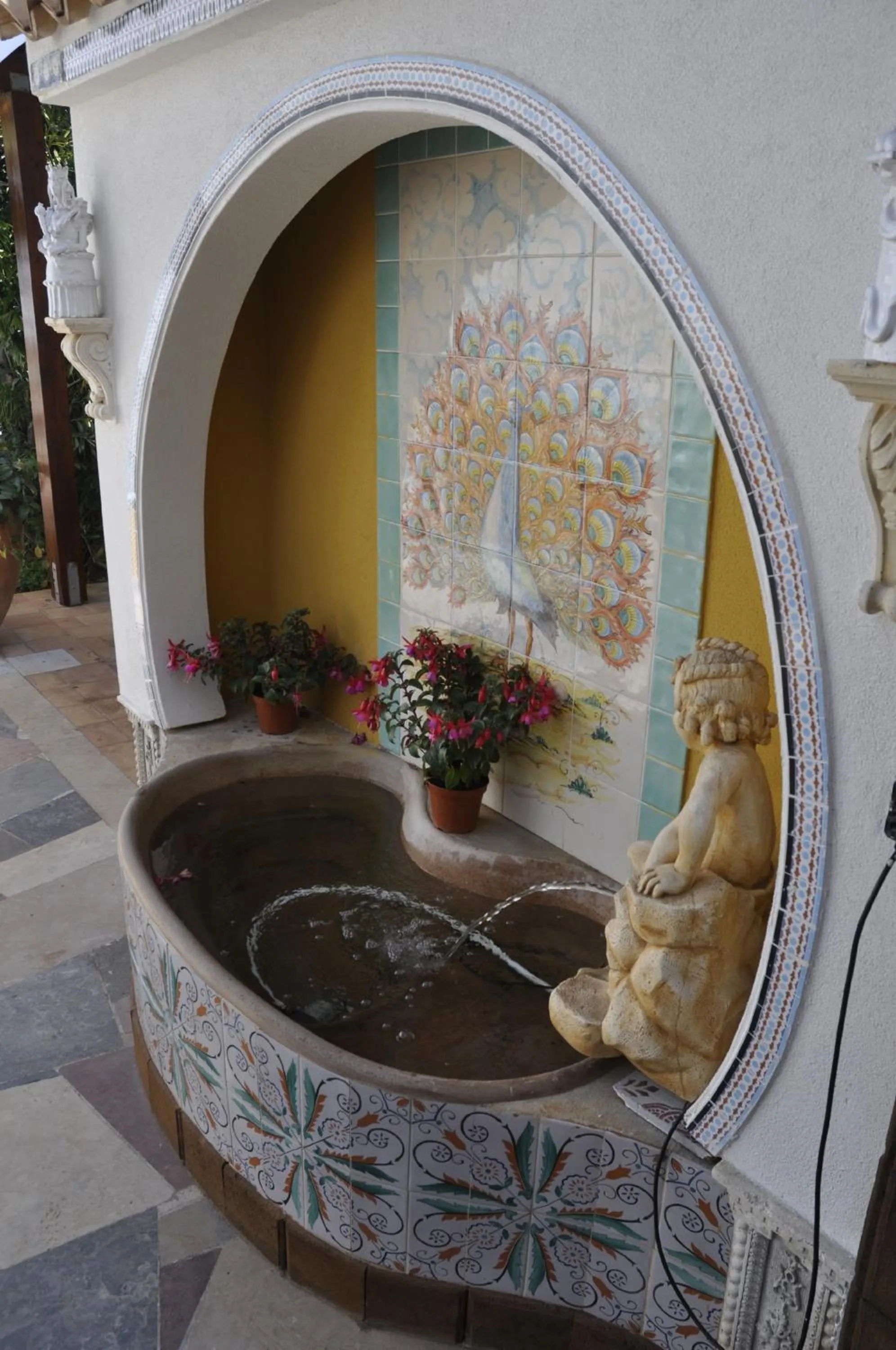 Decorative detail in Federico Re