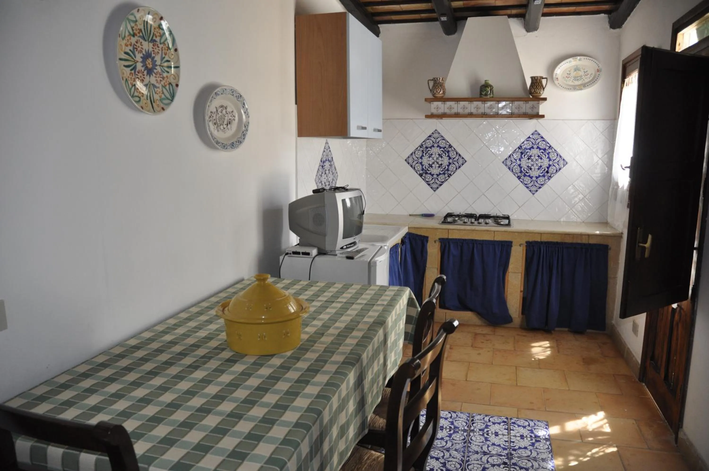 Photo of the whole room, Bed in Federico Re