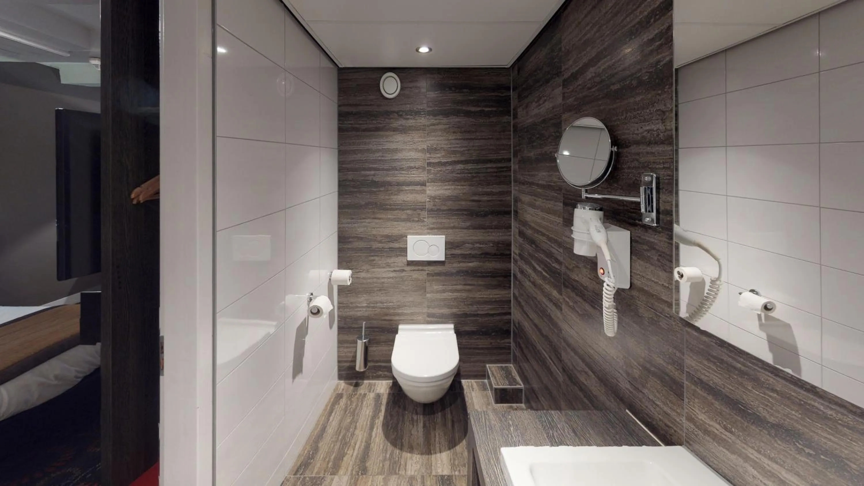 Bathroom in Eden Studios and Apartments