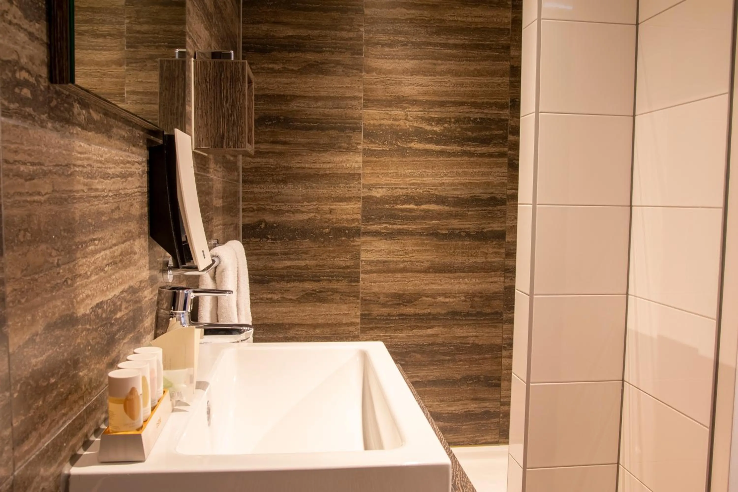 Bathroom in Eden Studios and Apartments