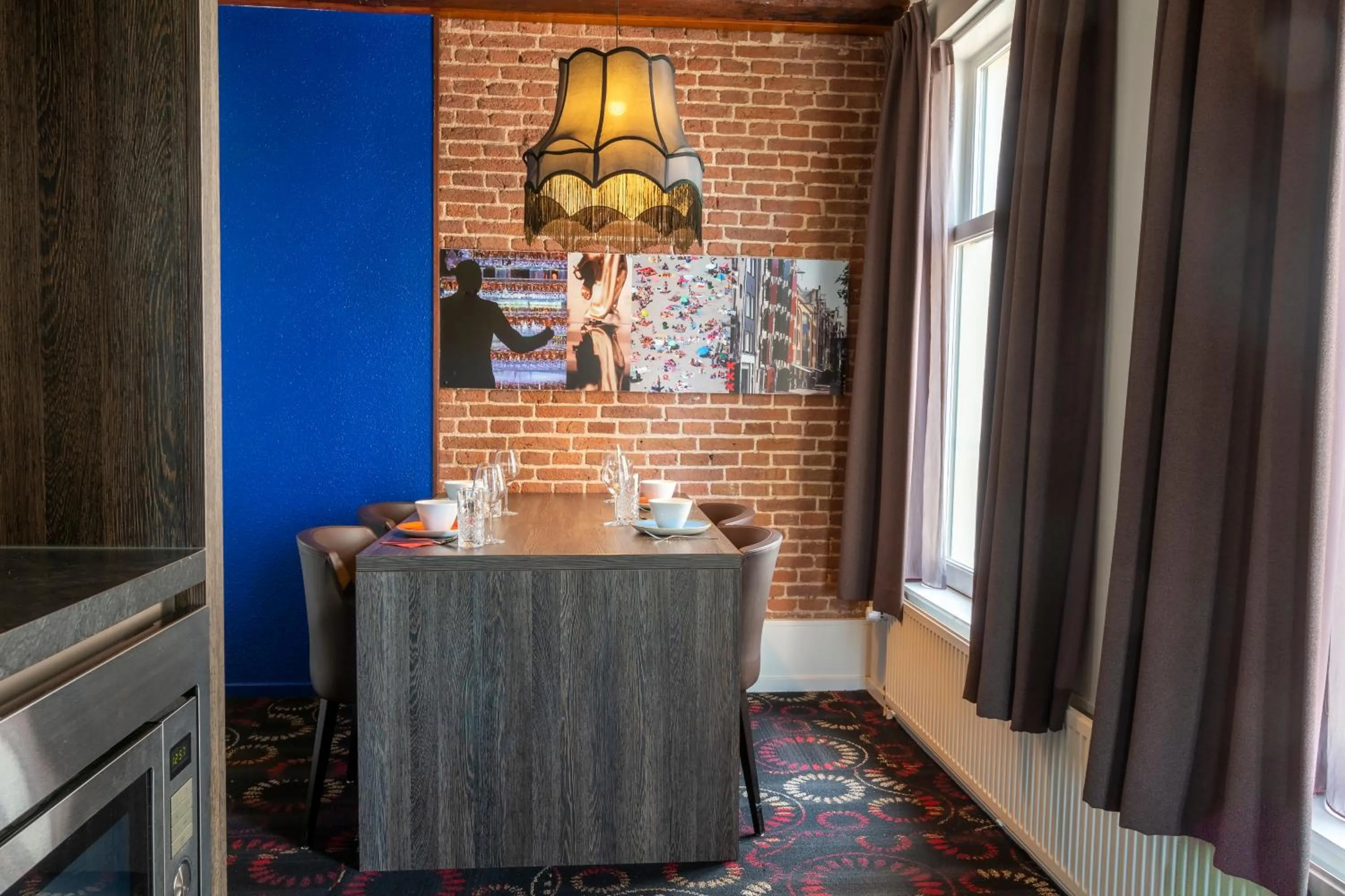 Dining area in Eden Studios and Apartments