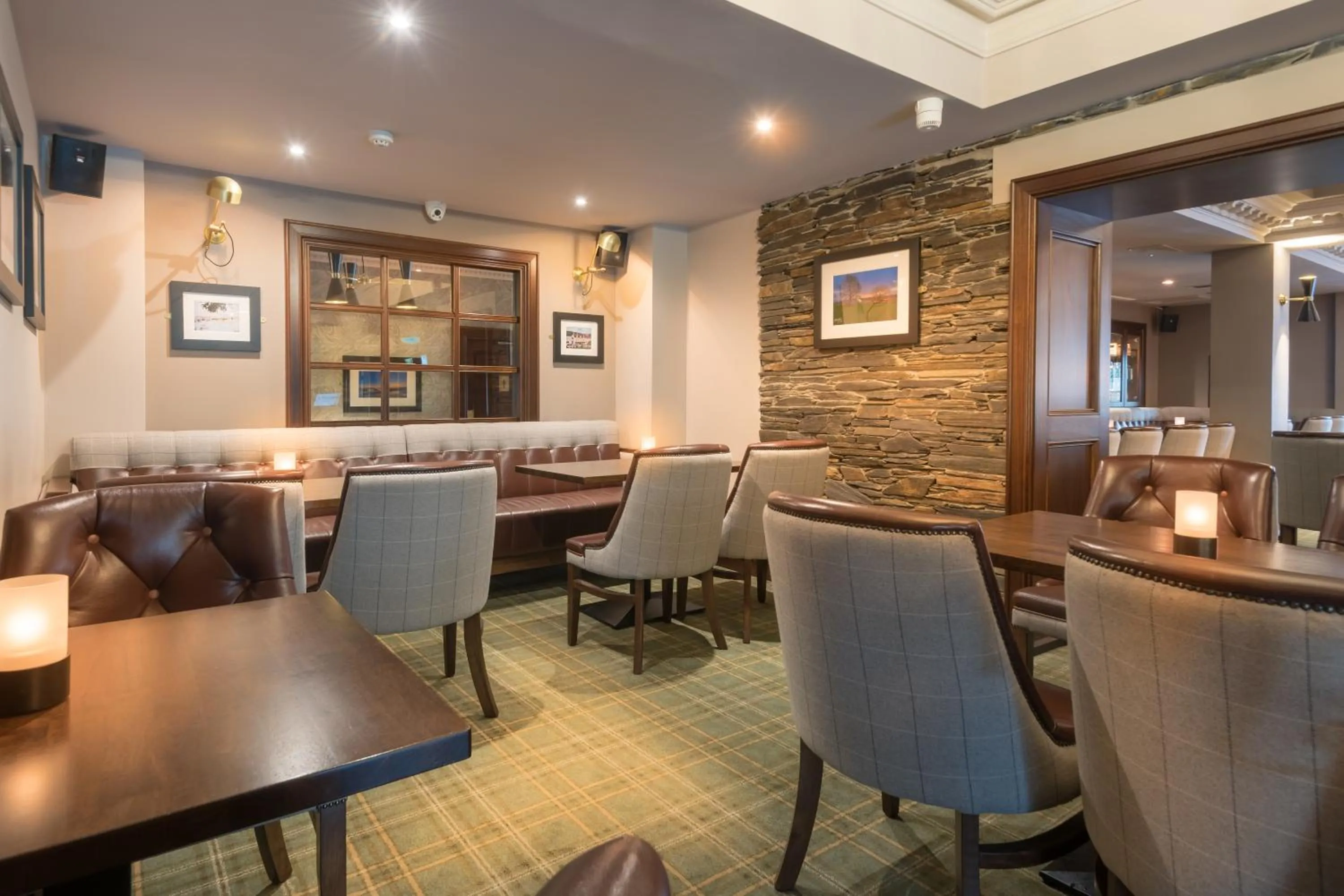 Restaurant/places to eat in Jackson's Hotel & Leisure Centre