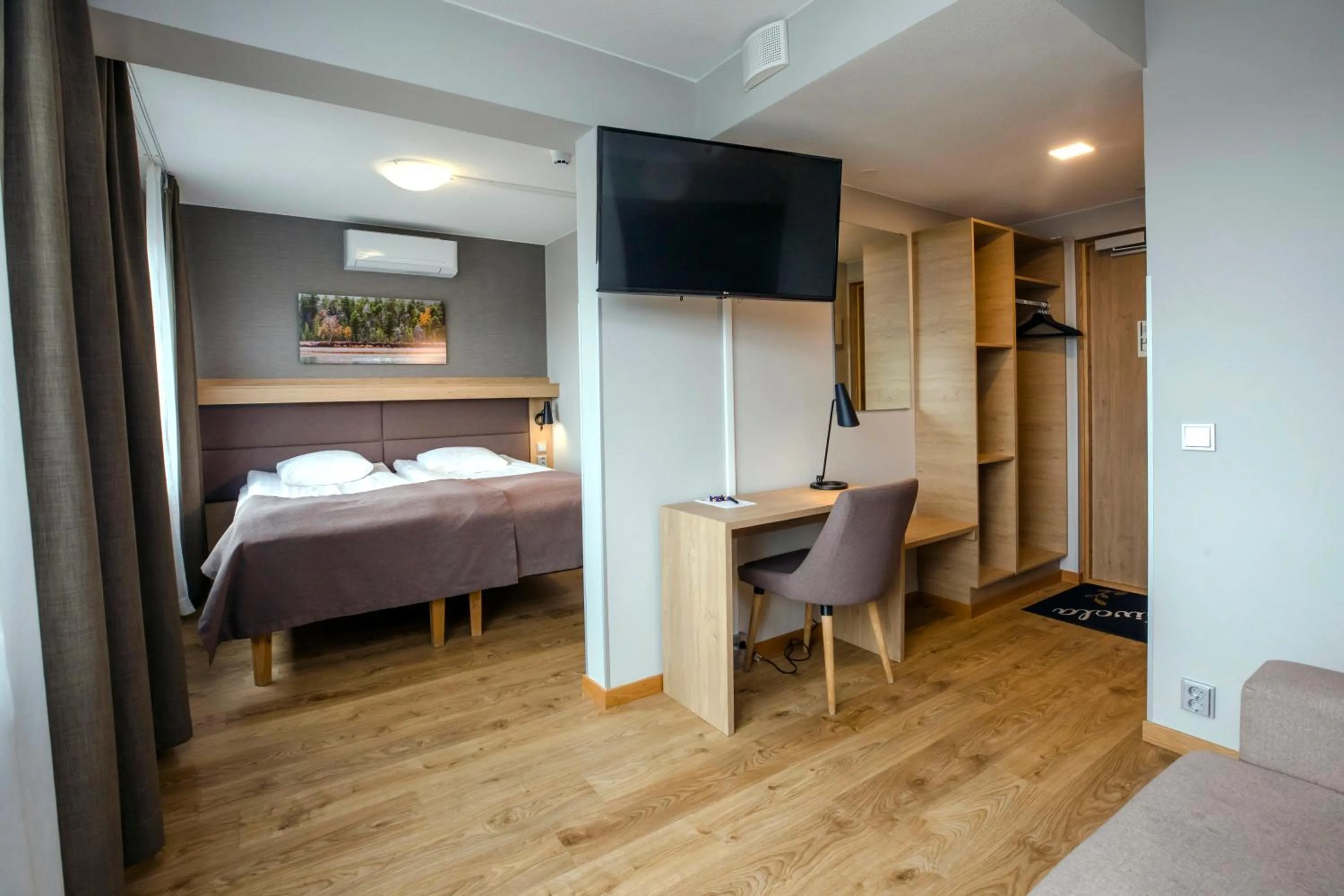 Photo of the whole room, Bed in Hotelli Toivola