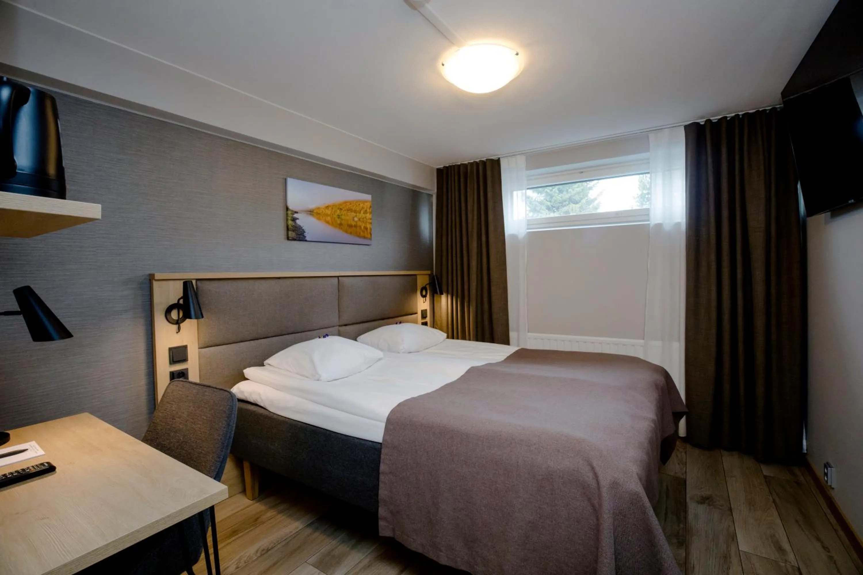 Photo of the whole room, Bed in Hotelli Toivola