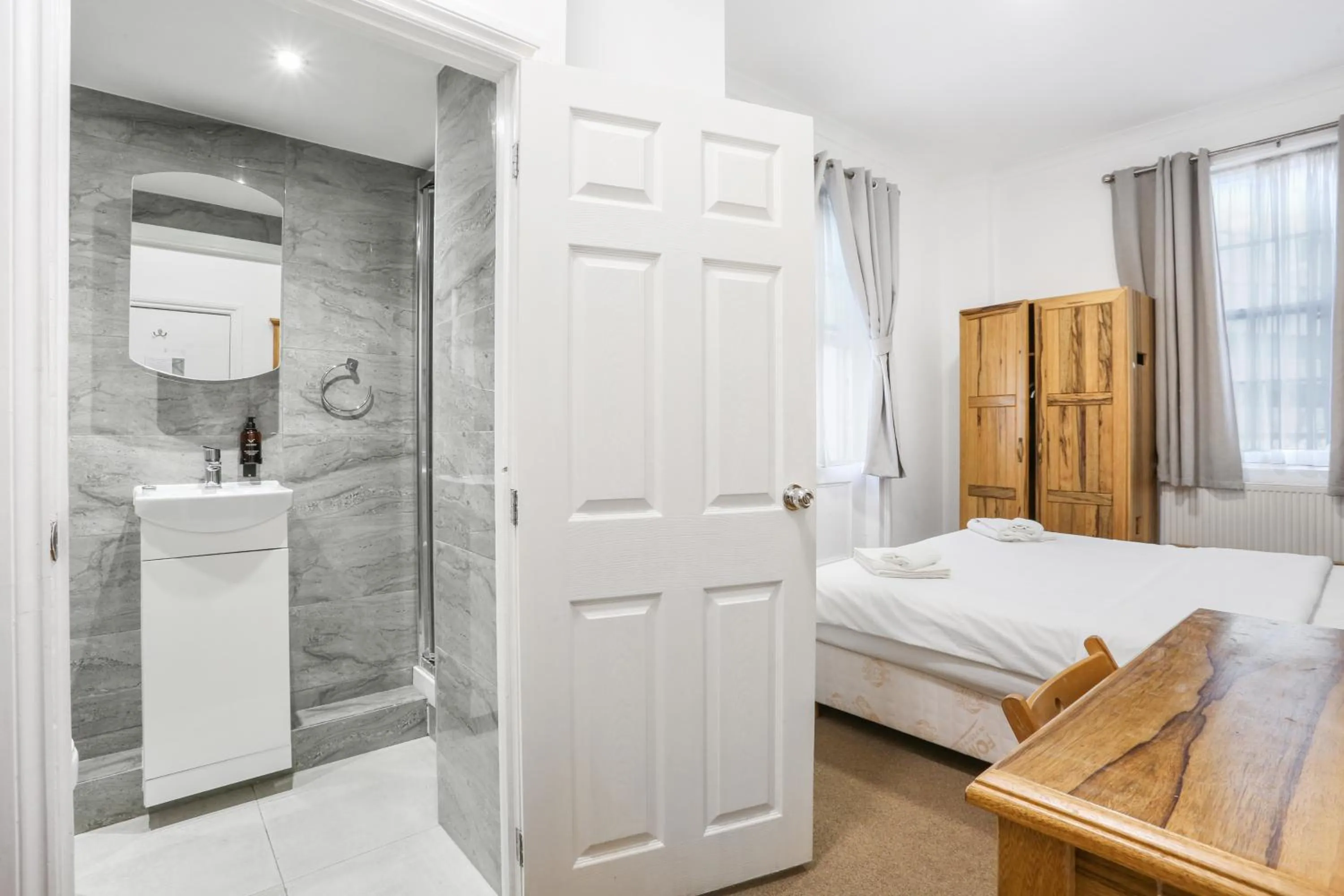 Photo of the whole room, Bed in BeiRoom Hyde Park Apartments