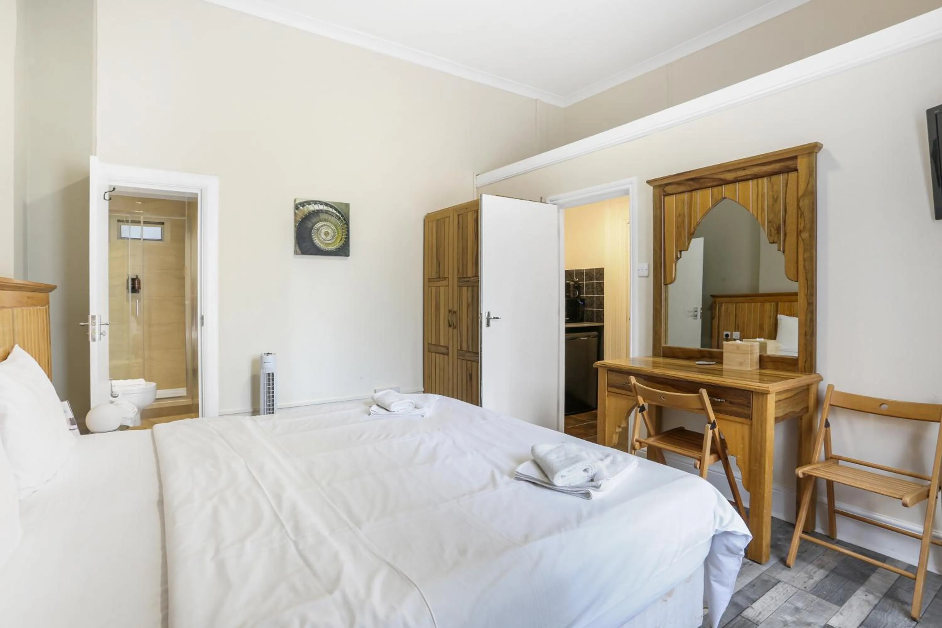 Bedroom, Bed in BeiRoom Hyde Park Apartments