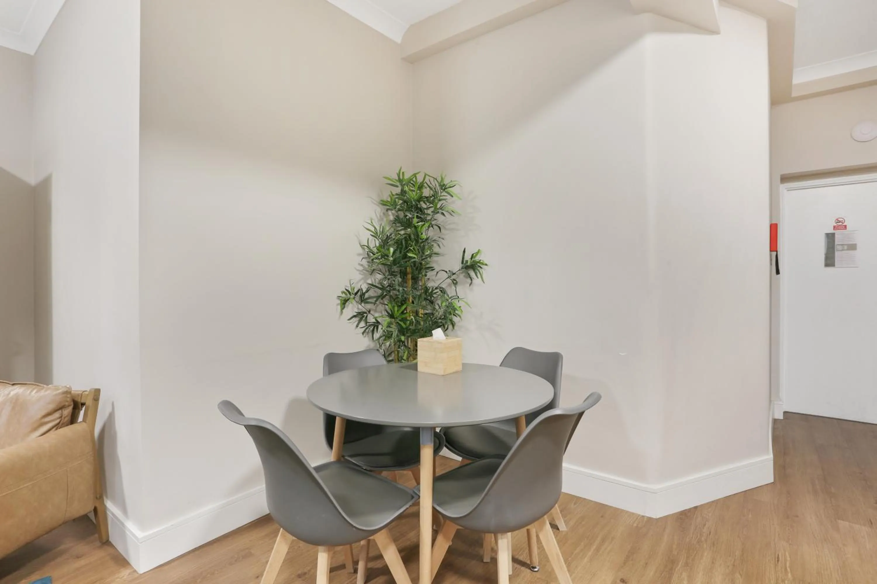 Dining area in BeiRoom Hyde Park Apartments