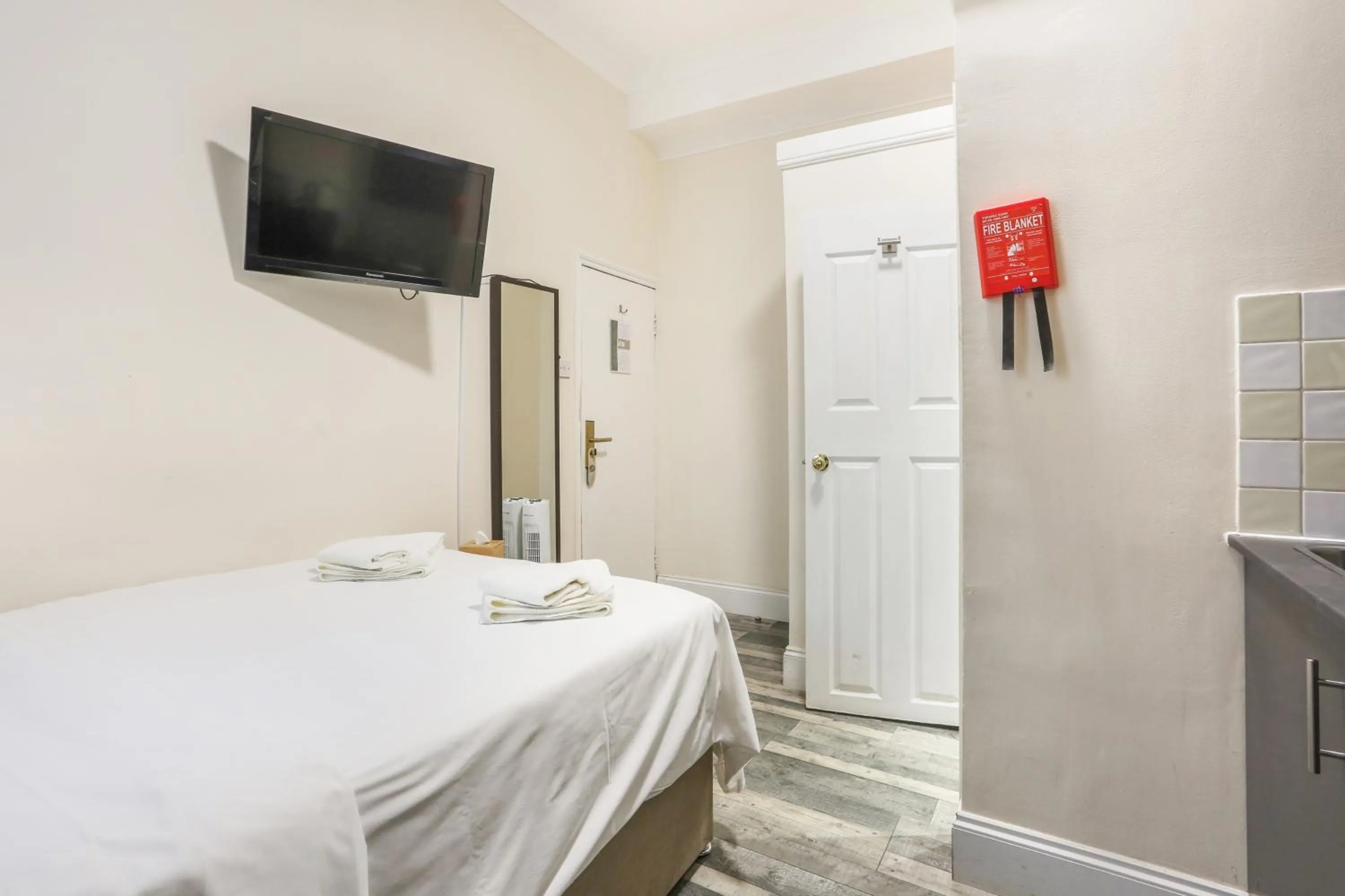 Bedroom, Bed in BeiRoom Hyde Park Apartments