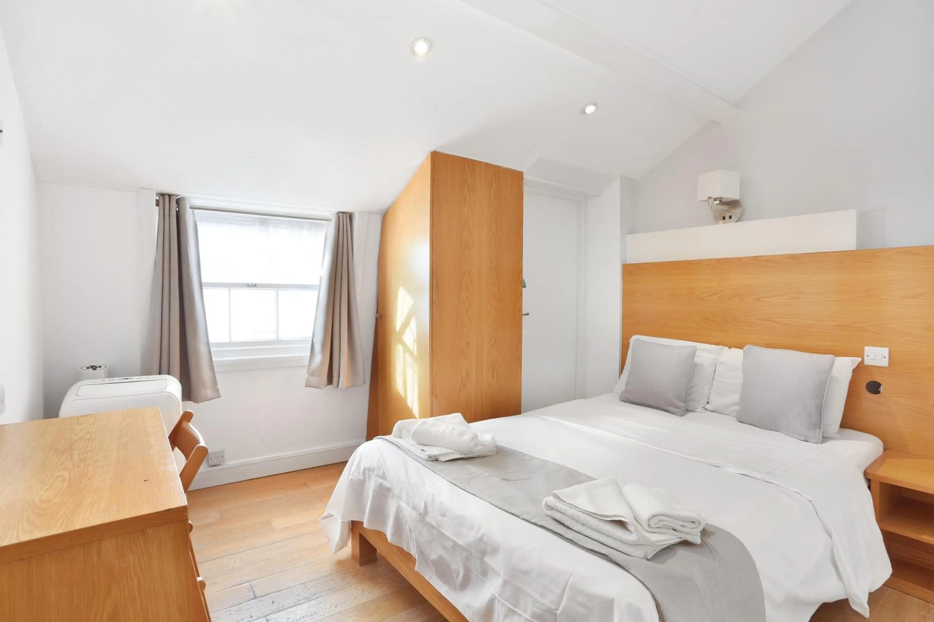 Bedroom, Bed in BeiRoom Hyde Park Apartments