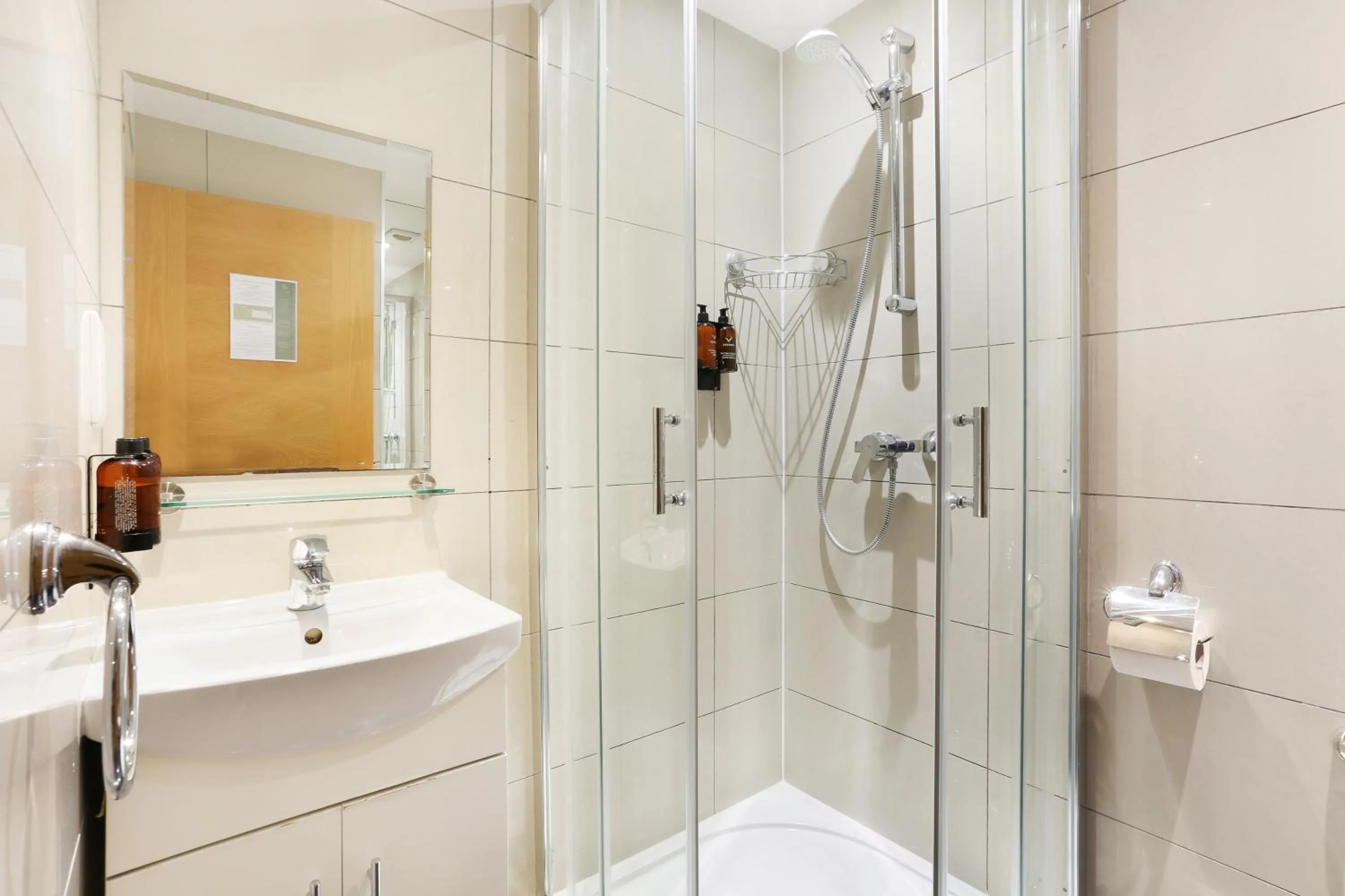 Bathroom in BeiRoom Hyde Park Apartments