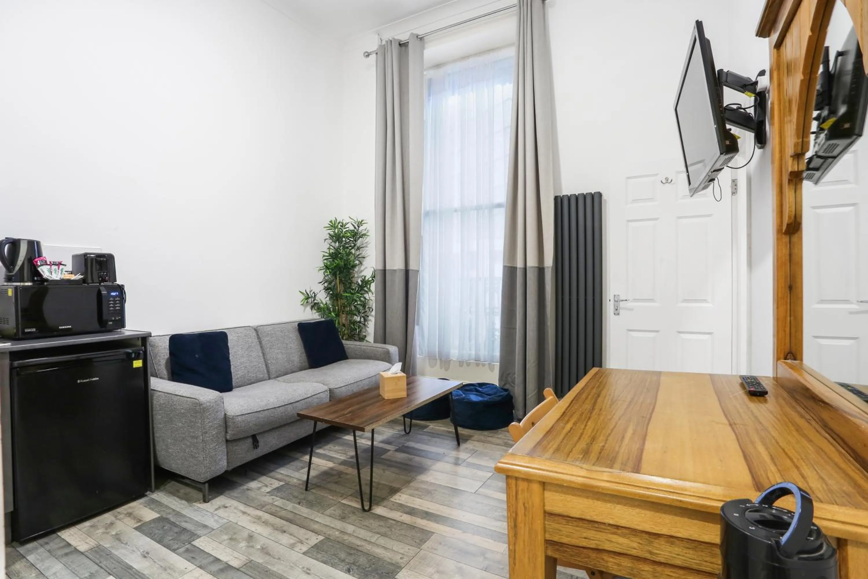 Living room in BeiRoom Hyde Park Apartments