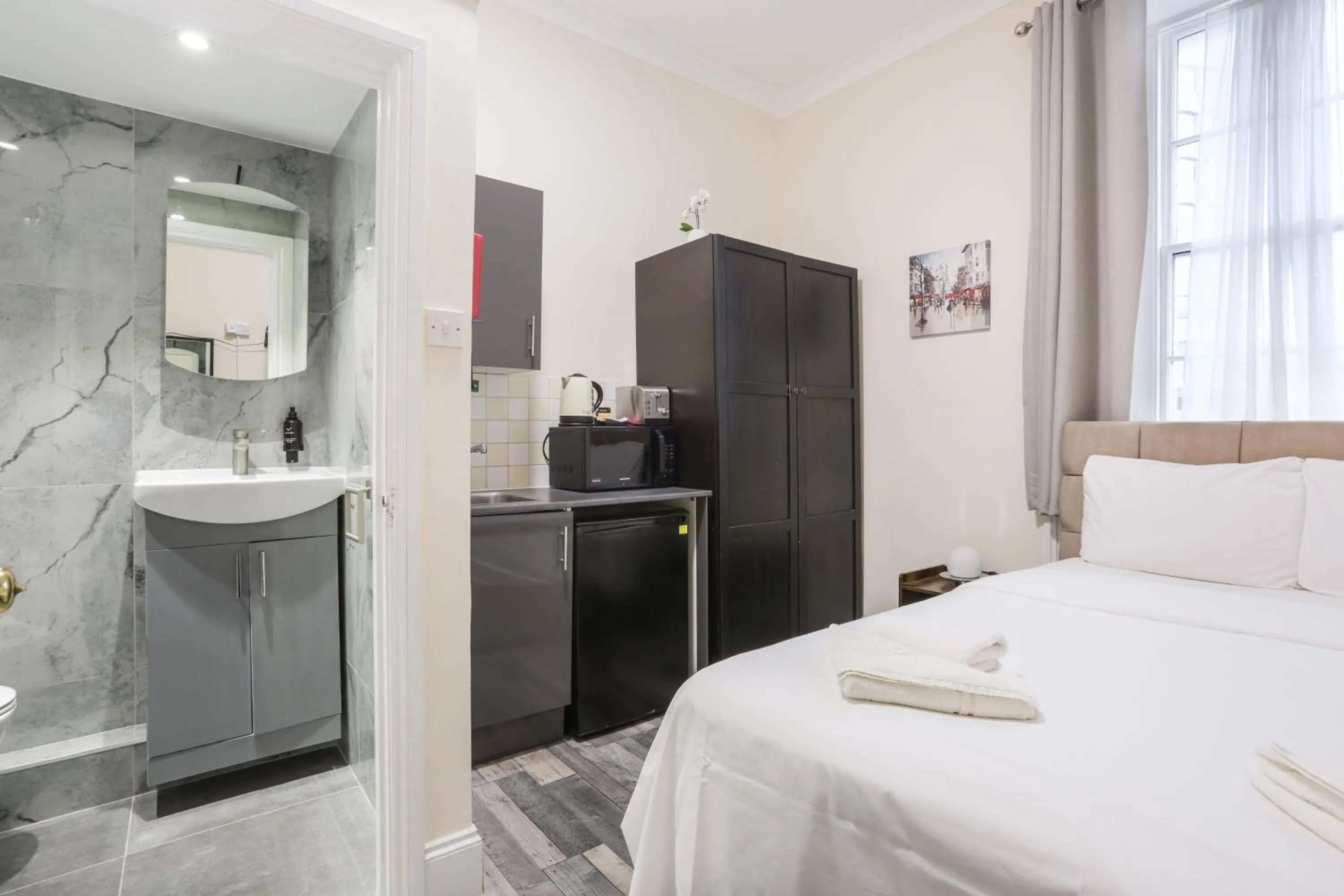 Bedroom, Bed in BeiRoom Hyde Park Apartments