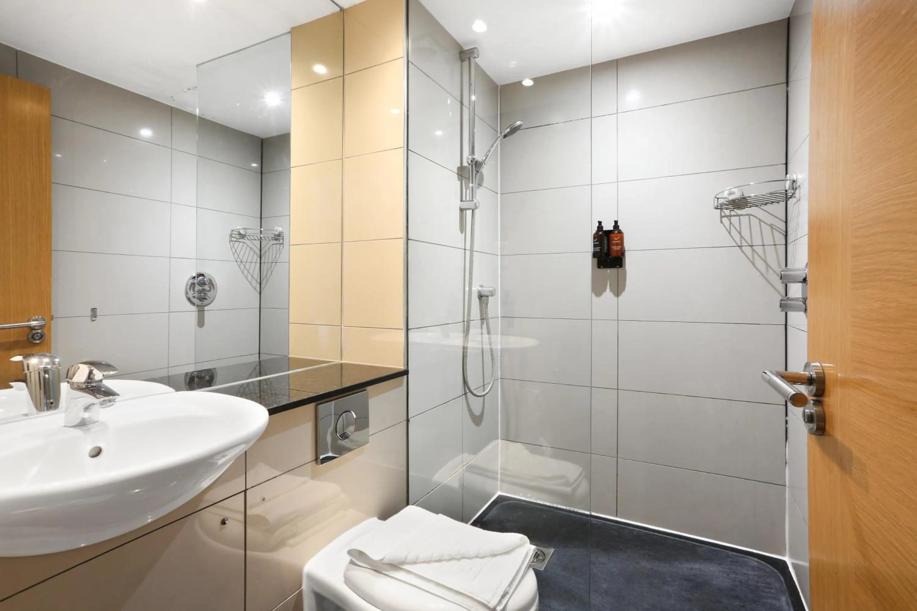 Bathroom in BeiRoom Hyde Park Apartments