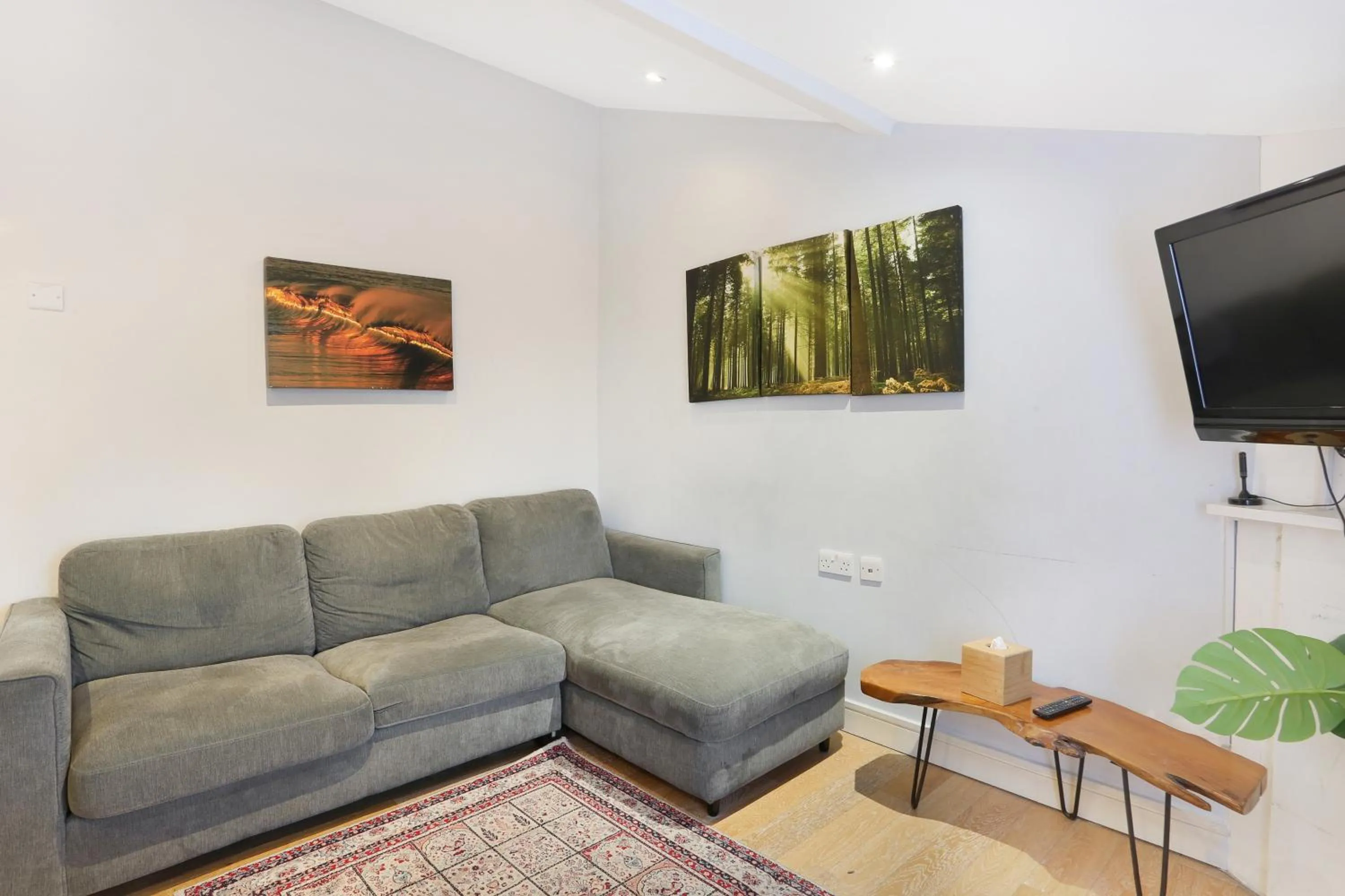 Living room in BeiRoom Hyde Park Apartments