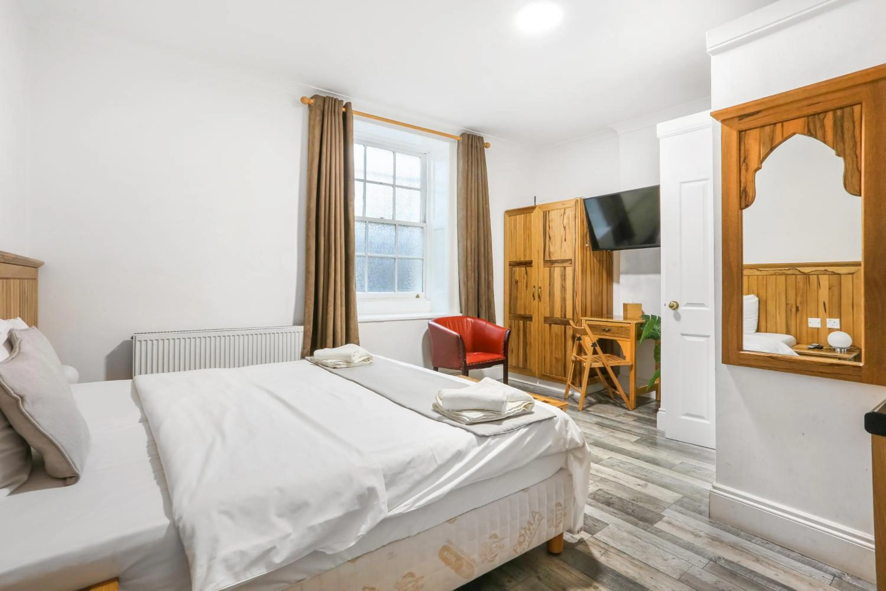 Bedroom, Bed in BeiRoom Hyde Park Apartments