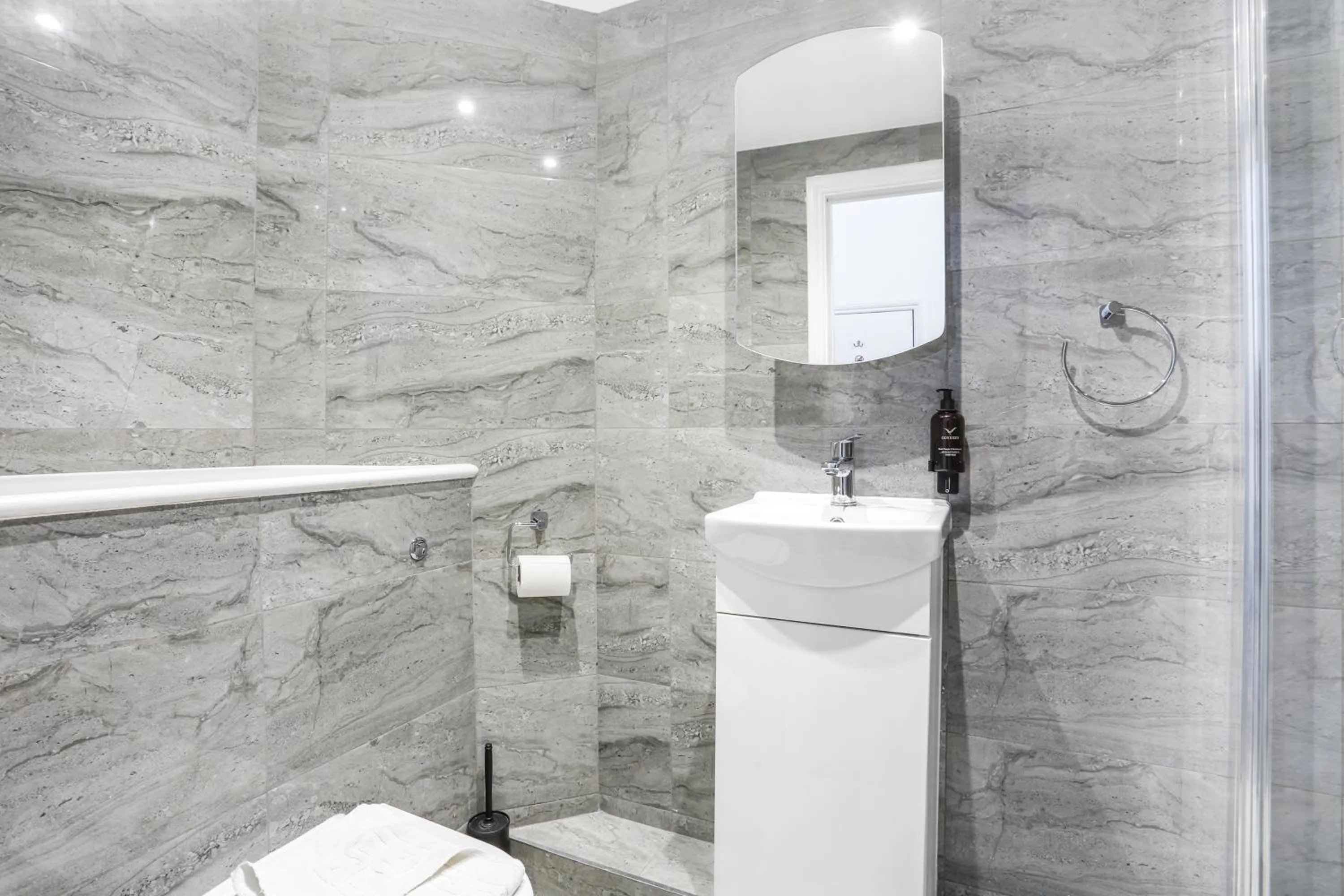 Bathroom in BeiRoom Hyde Park Apartments