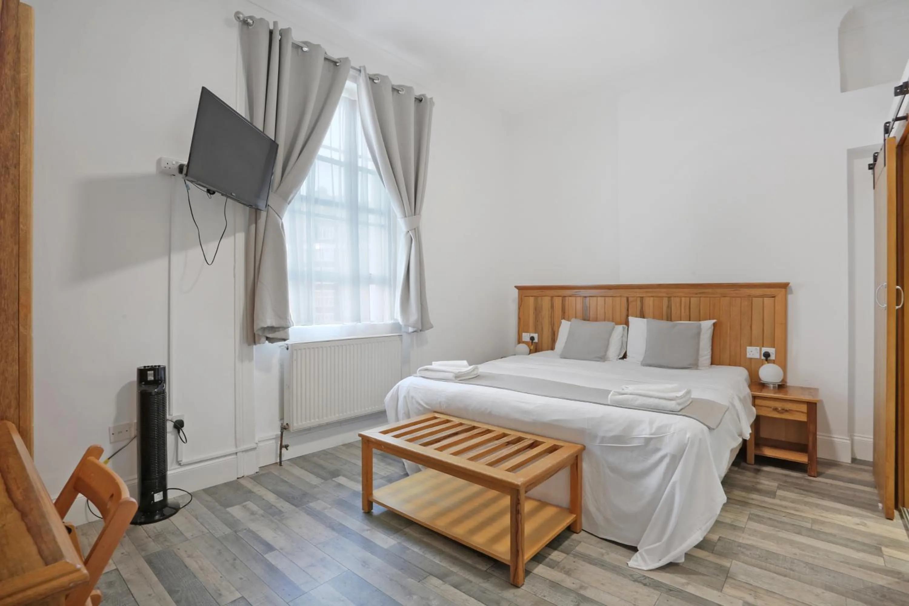 Bedroom, Bed in BeiRoom Hyde Park Apartments