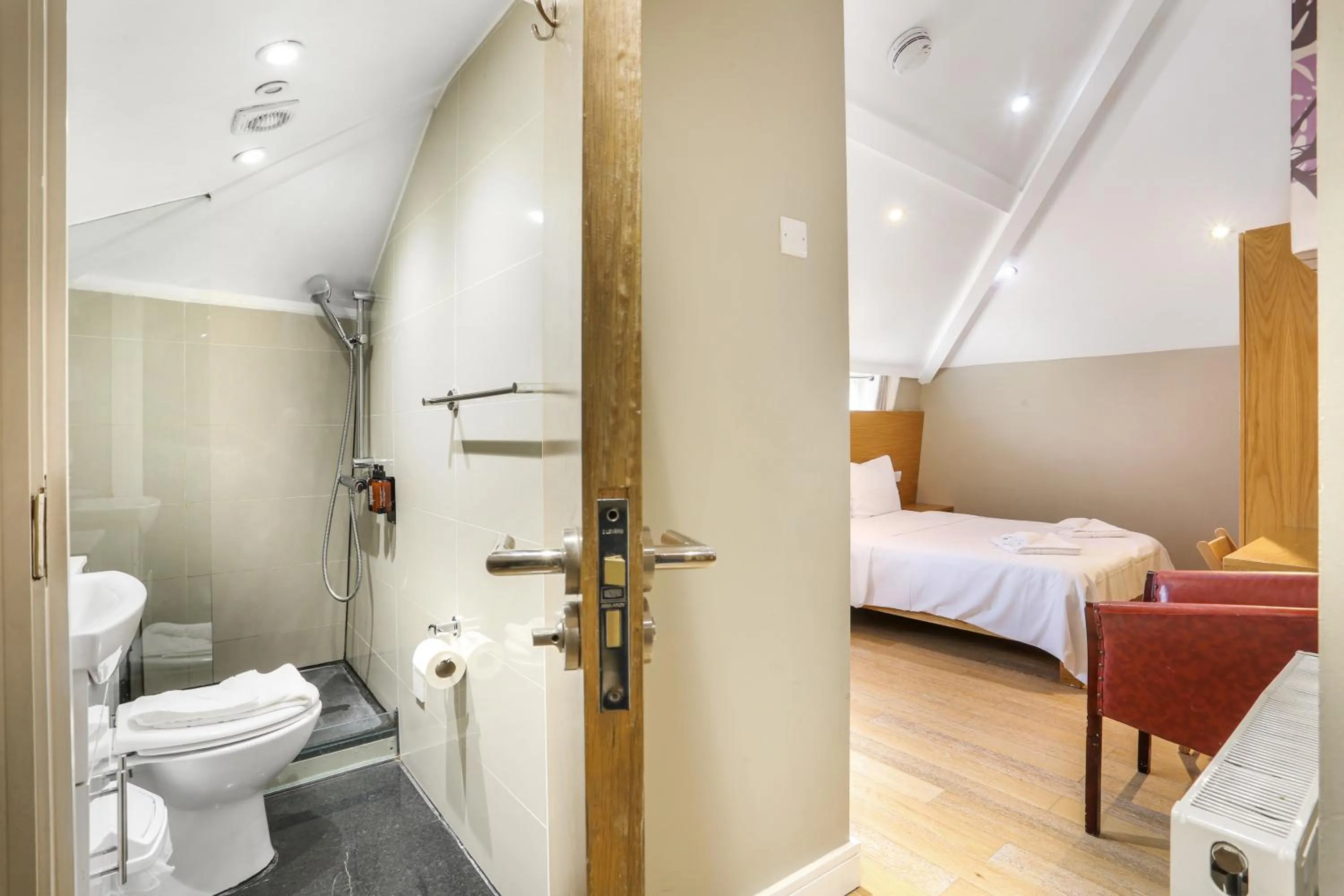 Bedroom, Bed in BeiRoom Hyde Park Apartments