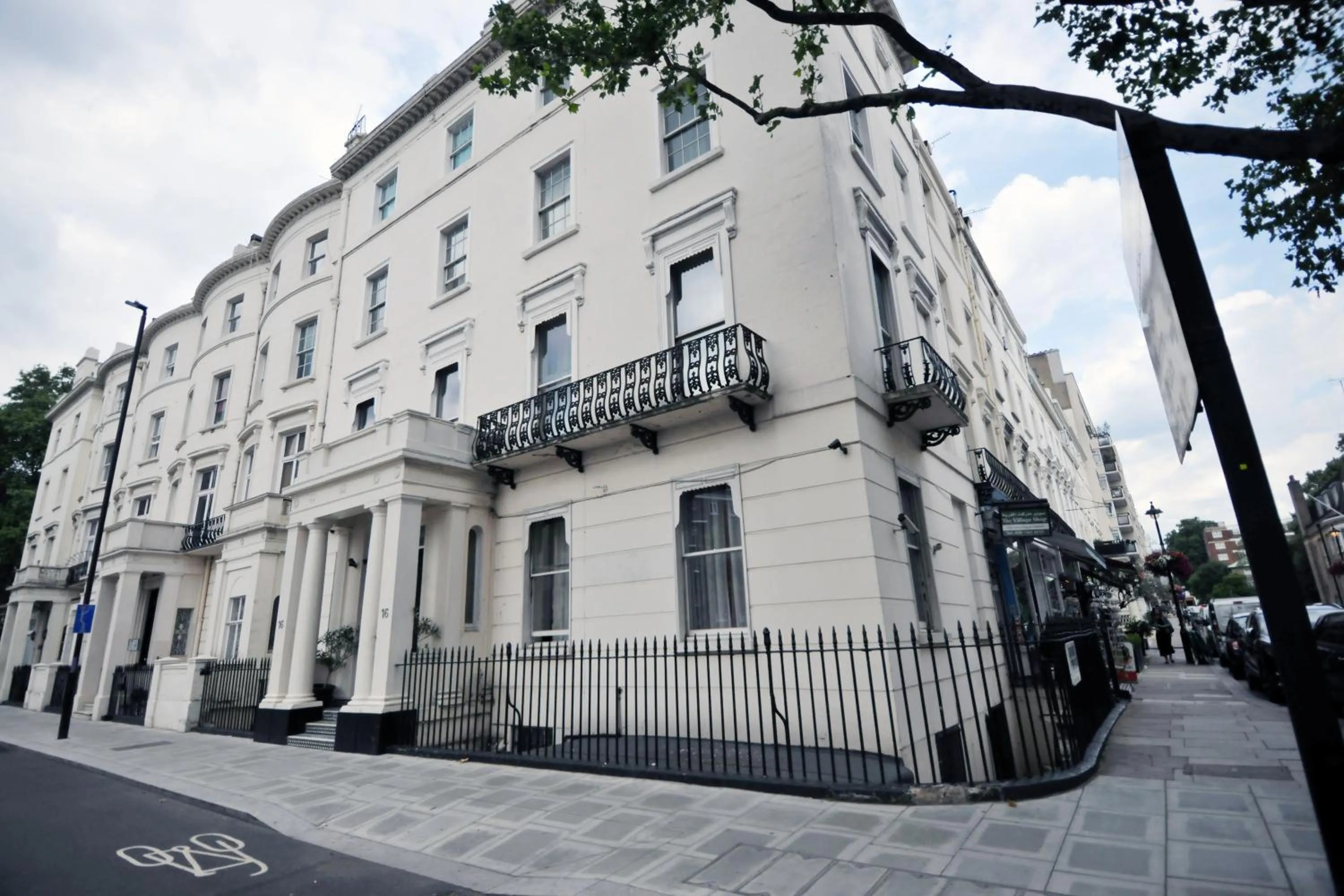 Property building in BeiRoom Hyde Park Apartments