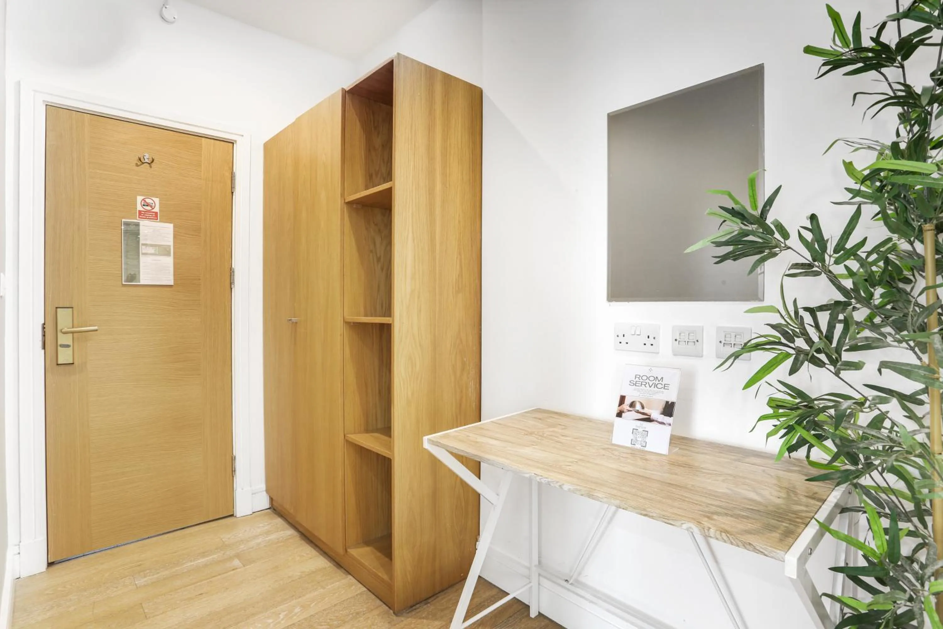 wardrobe in BeiRoom Hyde Park Apartments
