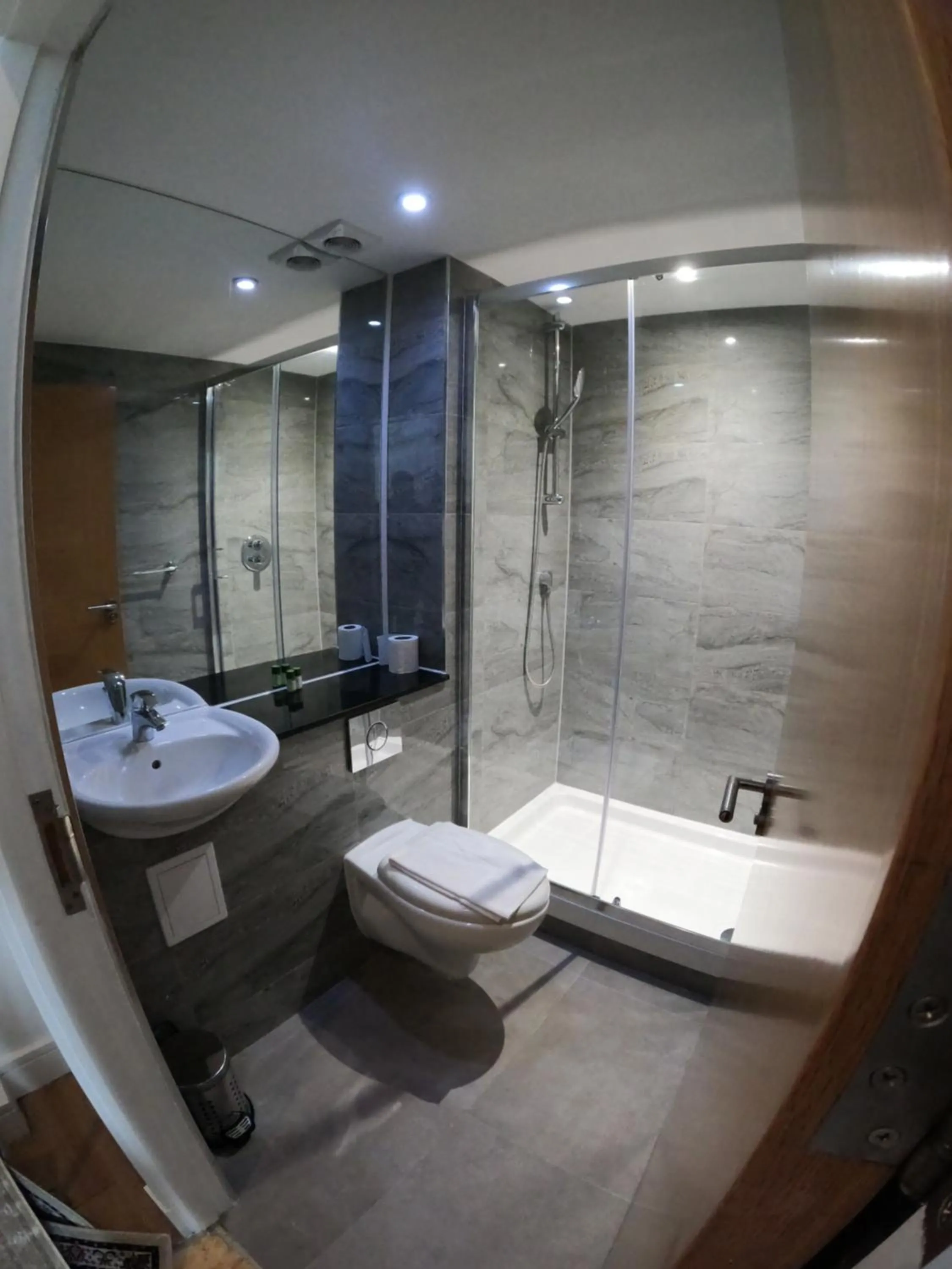 Bathroom in BeiRoom Hyde Park Apartments