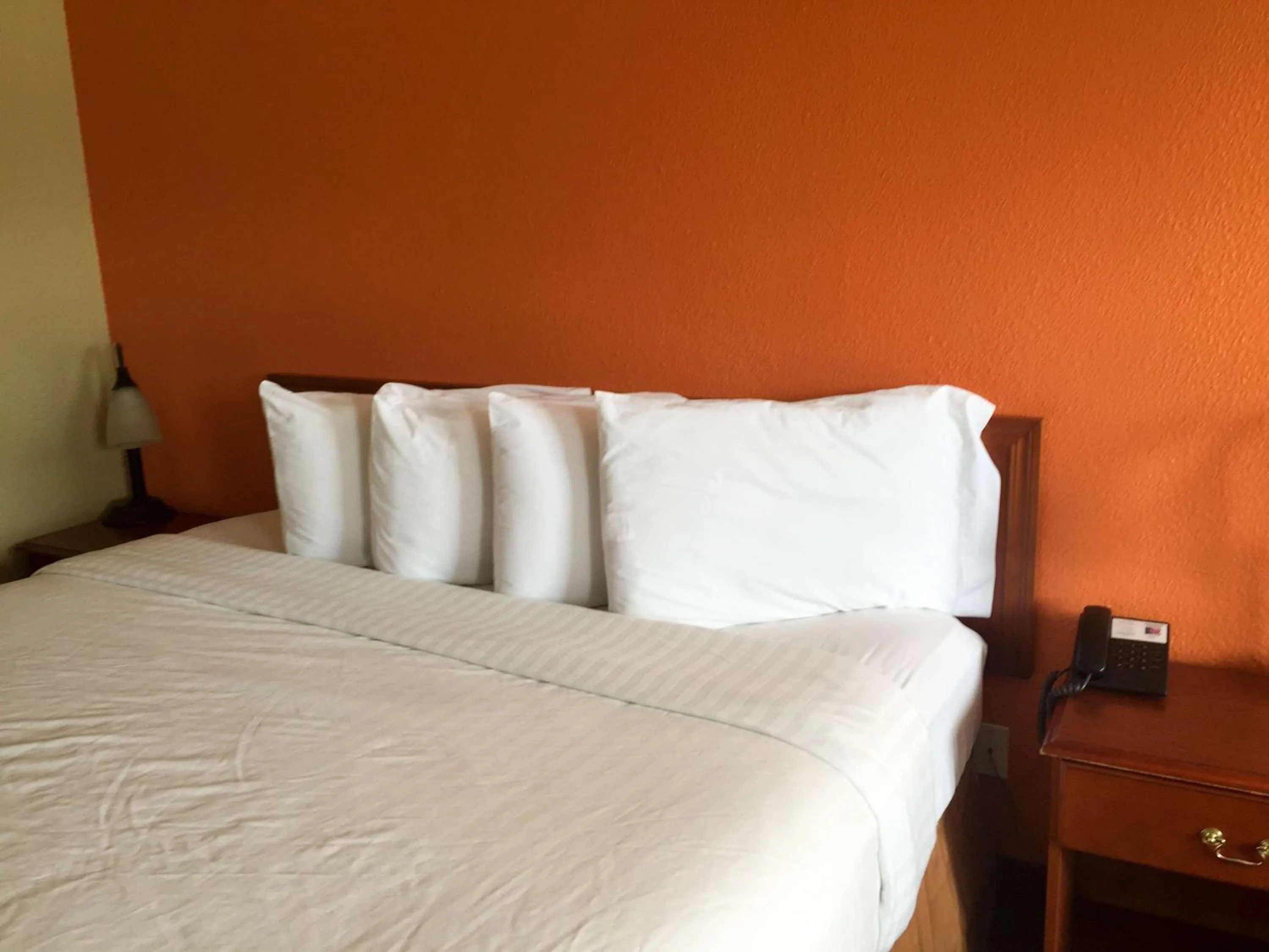 Photo of the whole room, Bed in Motel 6-Brunswick, GA