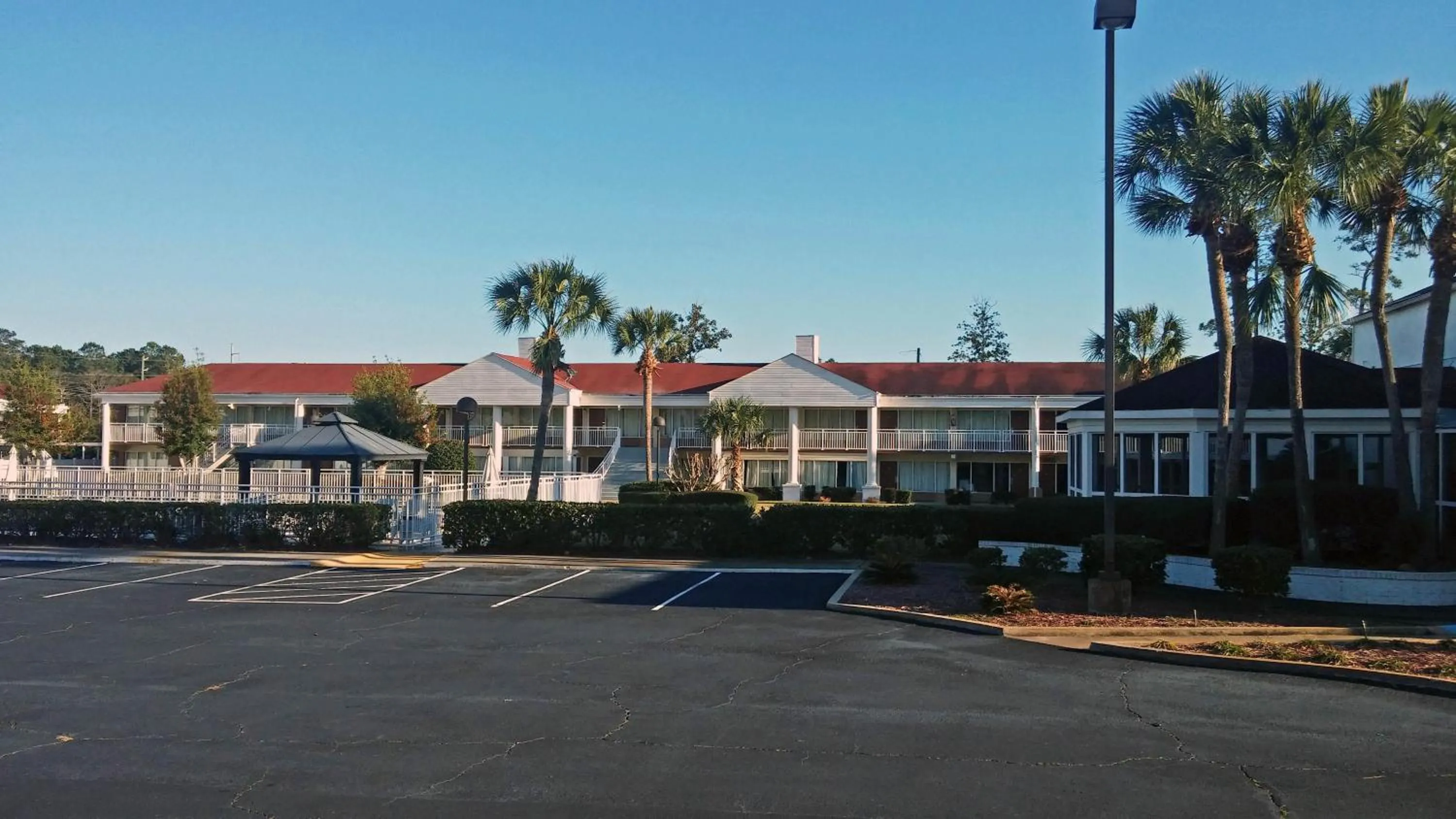Facade/entrance in Motel 6-Brunswick, GA