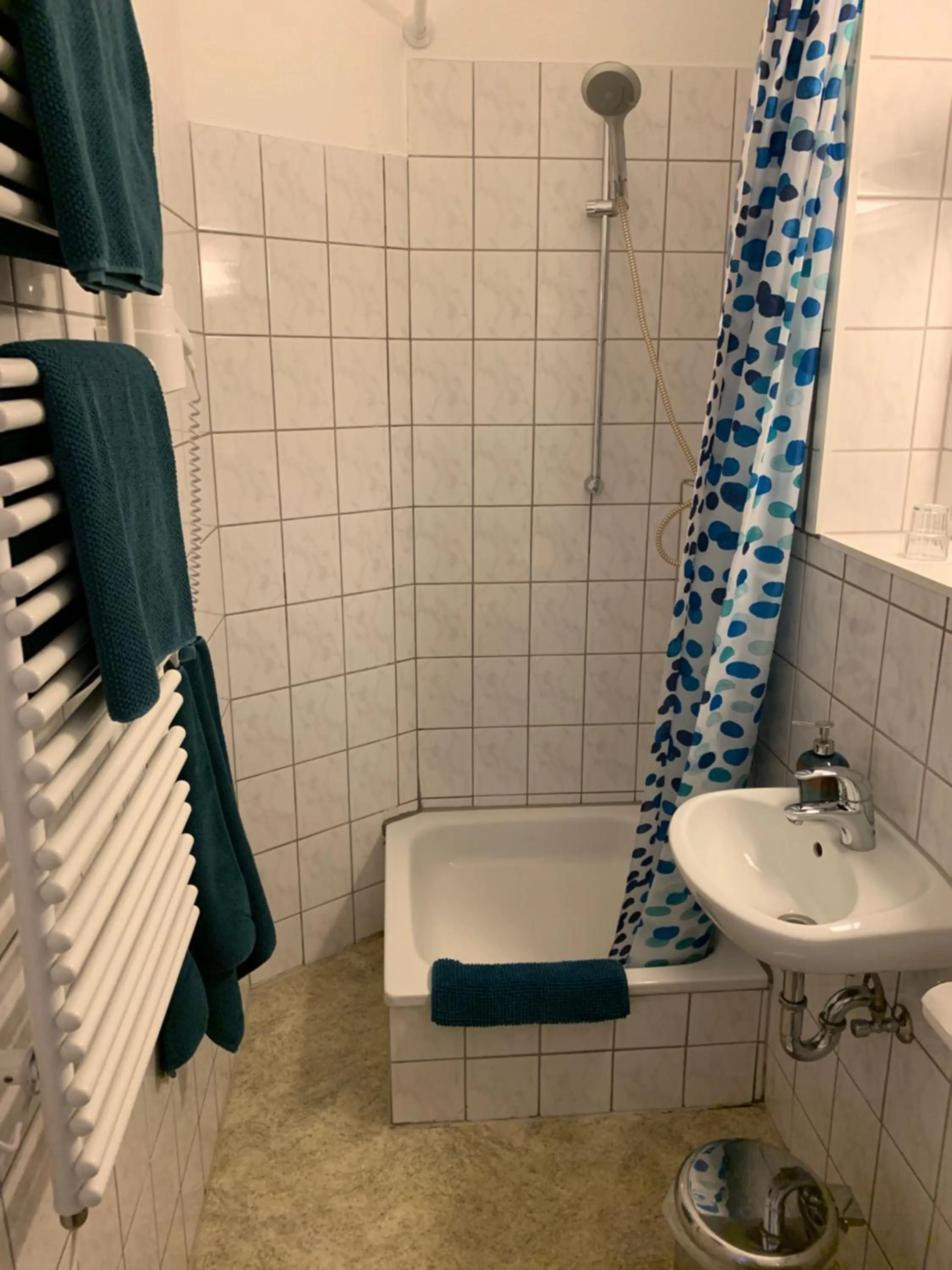 Shower in Zum armen Mann