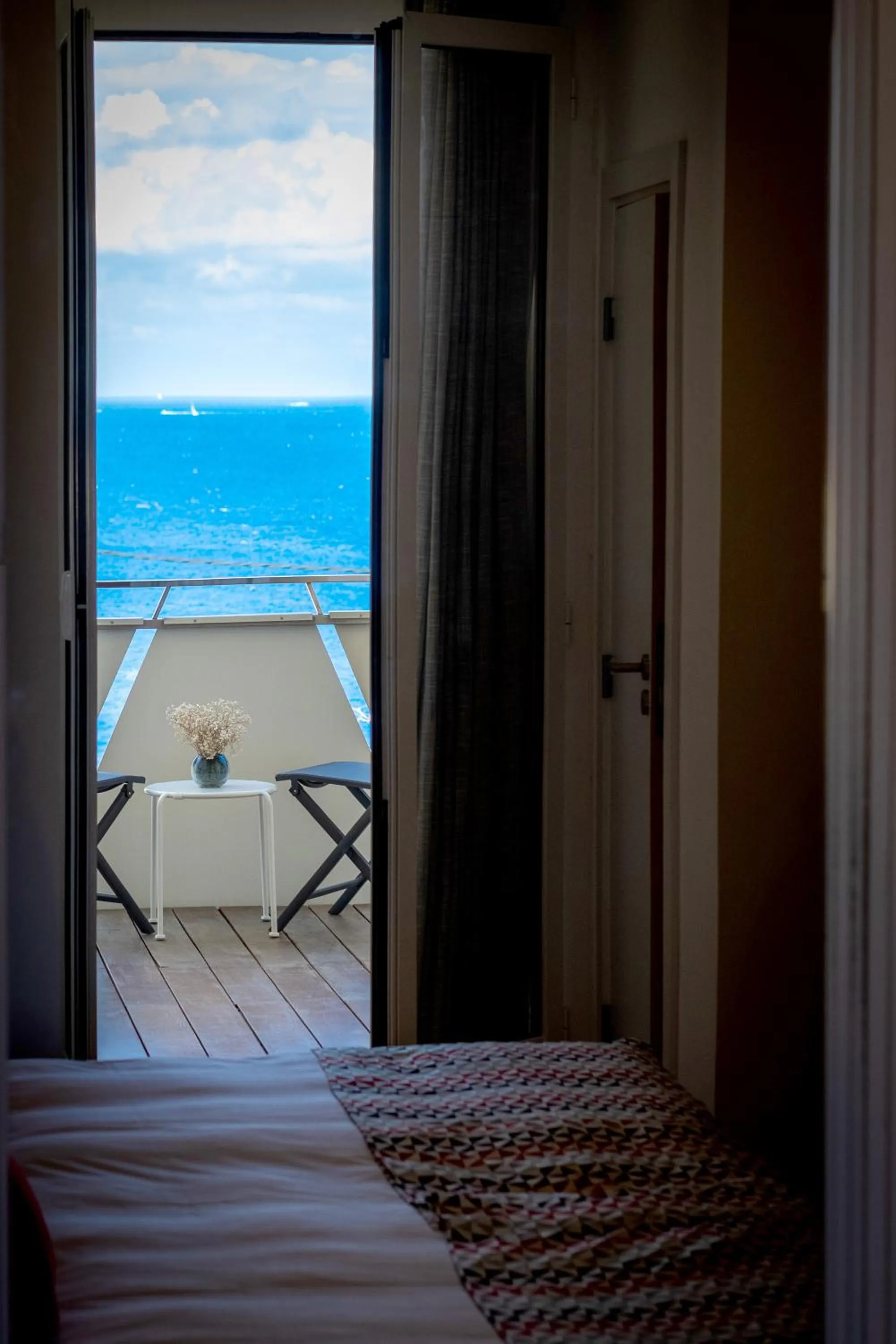 View (from property/room), Bed in Hôtel Méditerranée