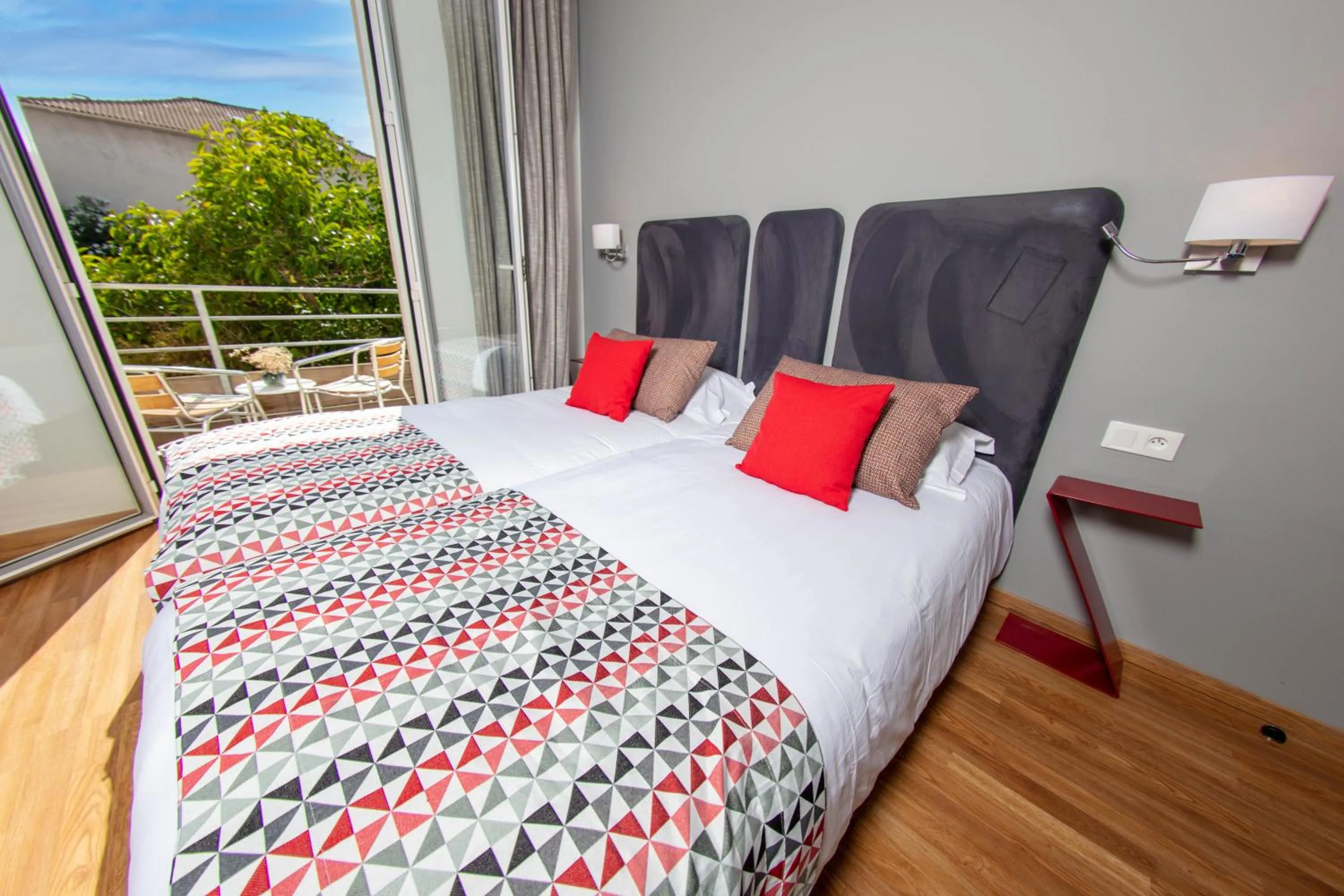 Balcony/Terrace, Bed in Hôtel Méditerranée