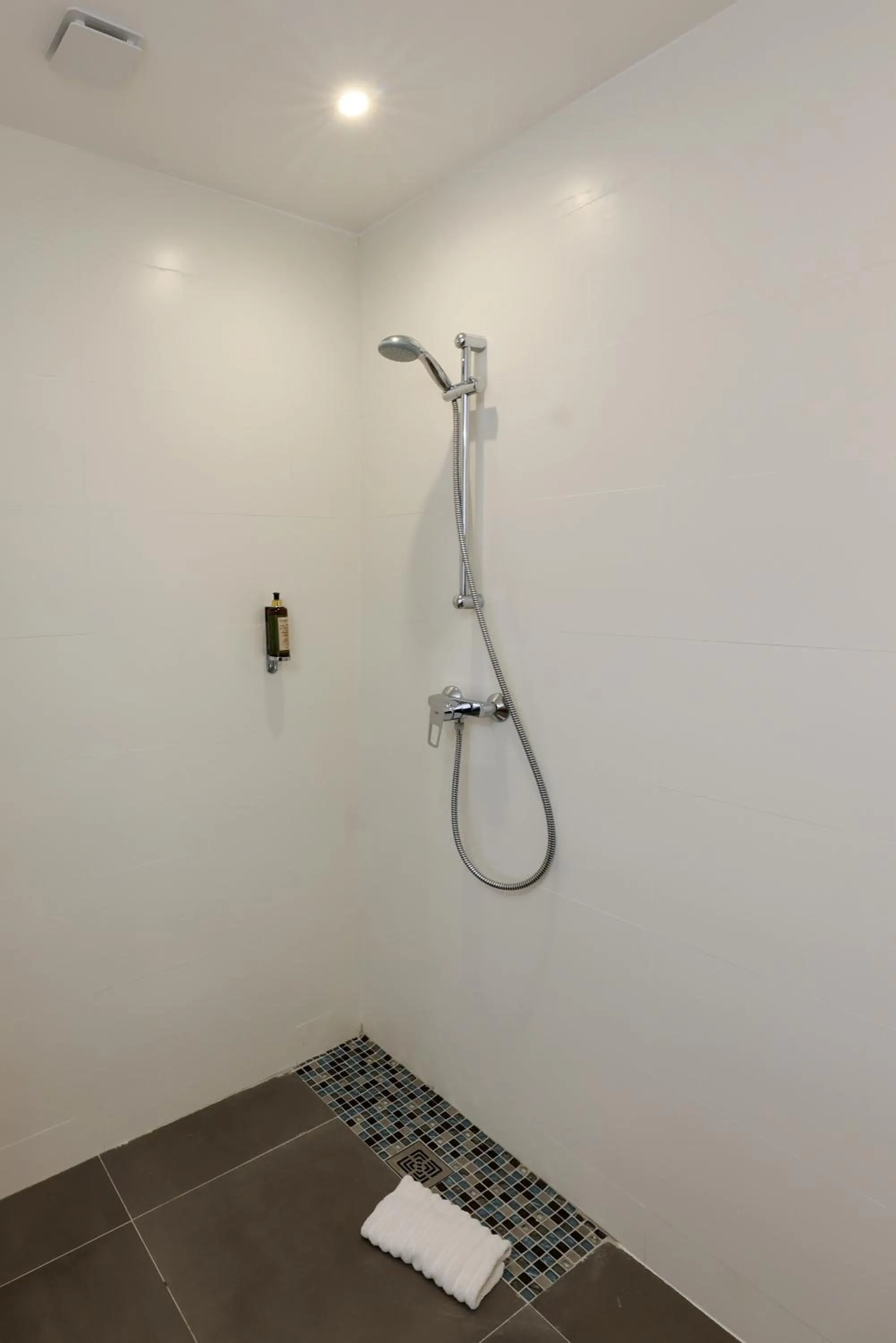 Bathroom in Hôtel Méditerranée