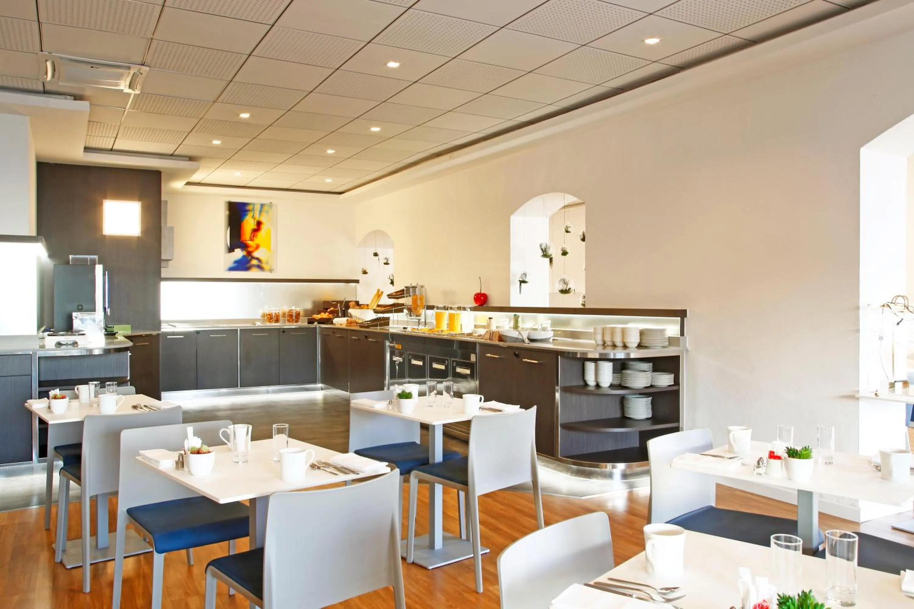 Buffet breakfast in Hôtel Méditerranée